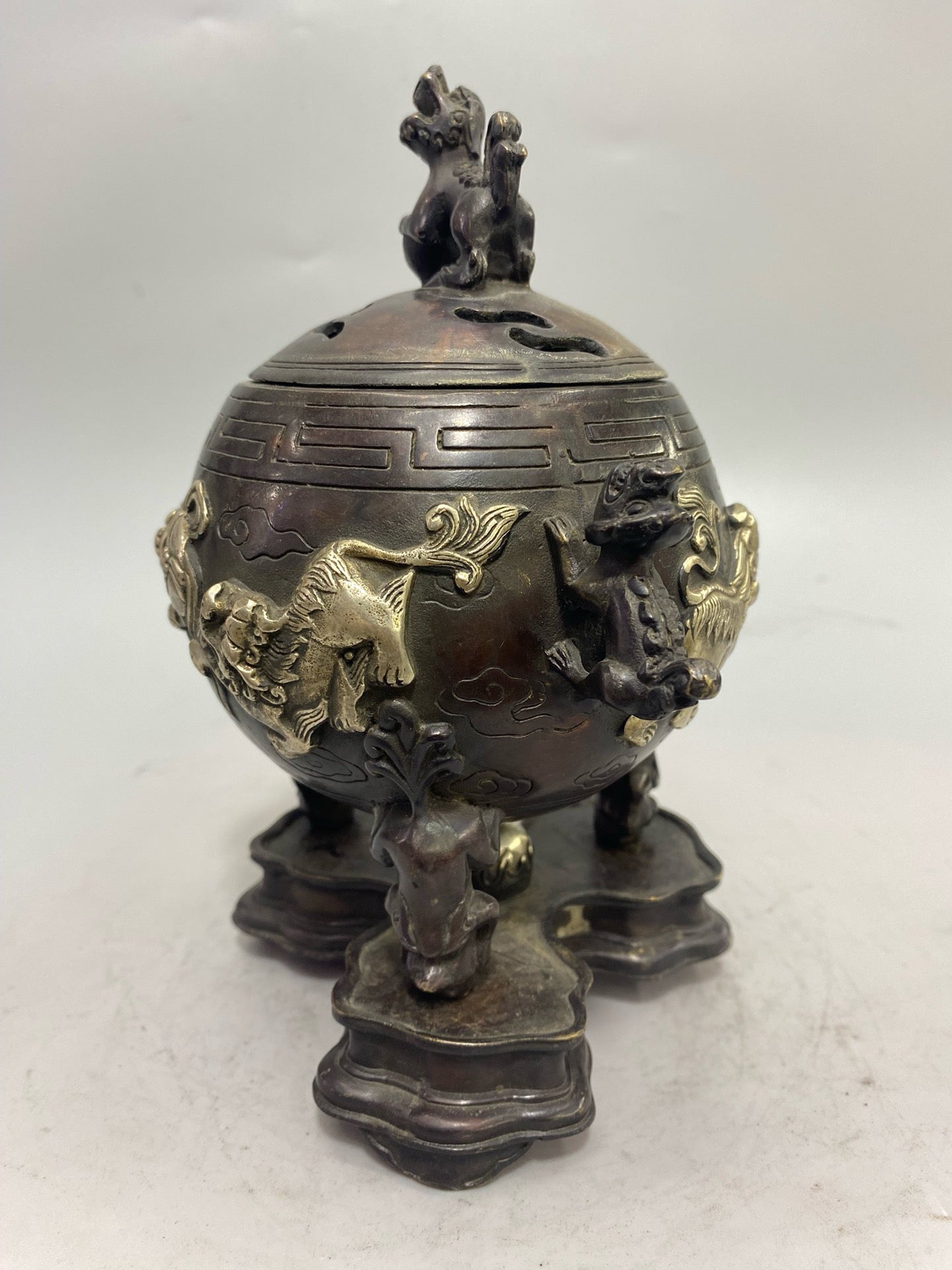 Chinese Antique Pure Copper Gilded Silver Lion Rolling Embroidery Ball Aromatherapy Stove