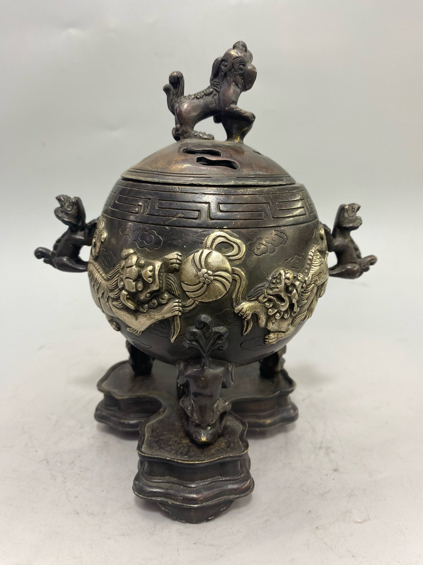 Chinese Antique Pure Copper Gilded Silver Lion Rolling Embroidery Ball Aromatherapy Stove