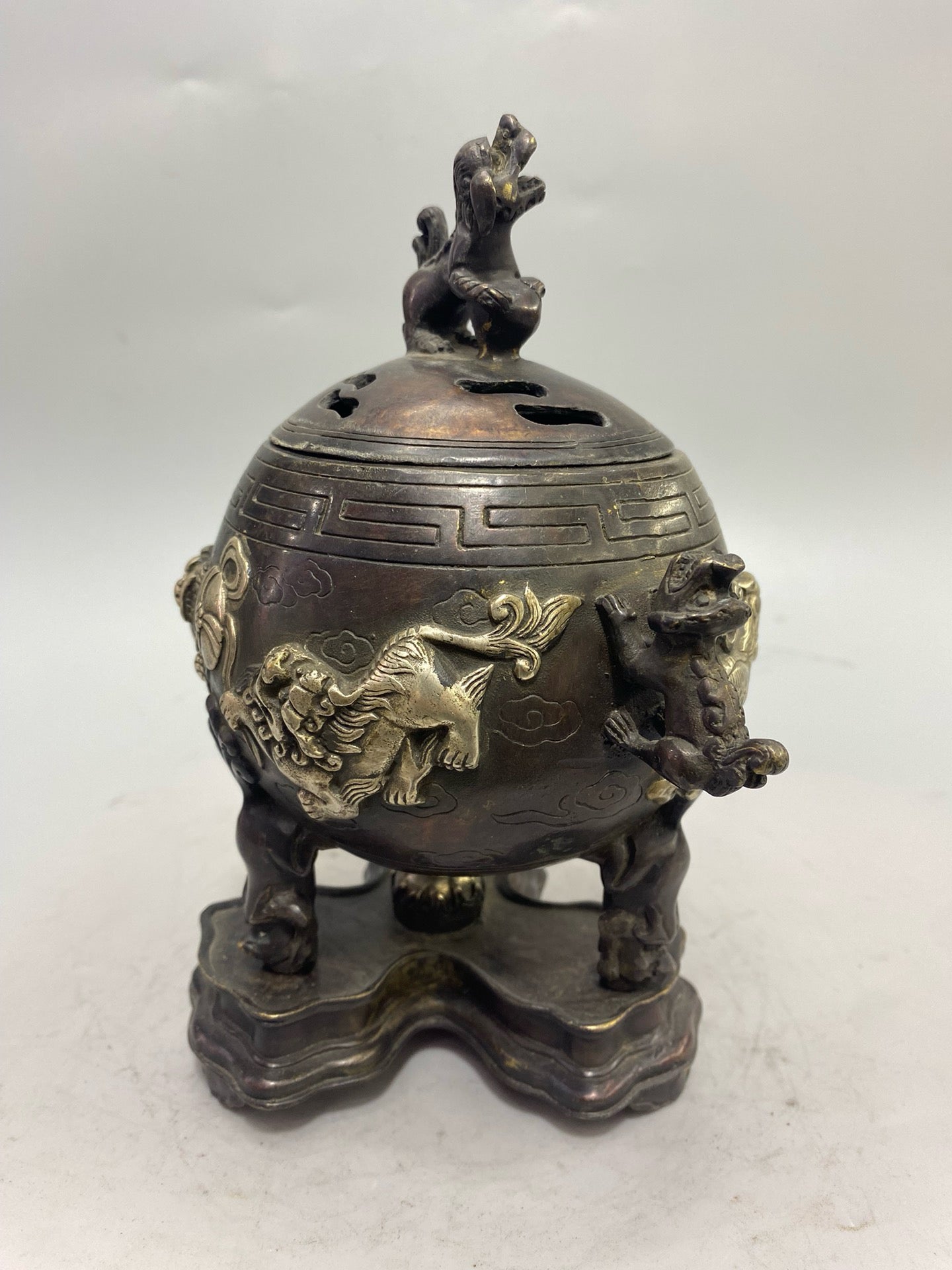 Chinese Antique Pure Copper Gilded Silver Lion Rolling Embroidery Ball Aromatherapy Stove