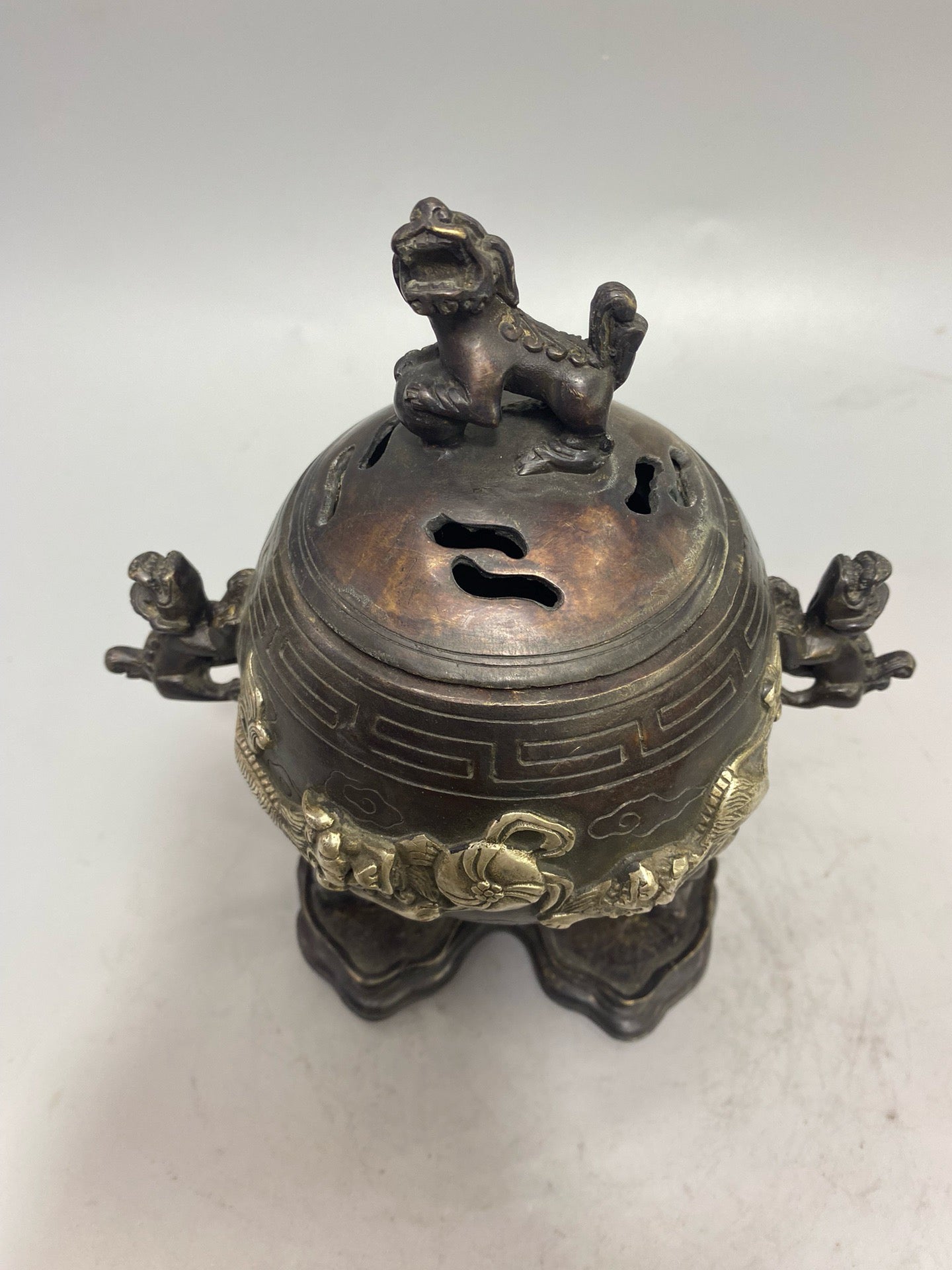Chinese Antique Pure Copper Gilded Silver Lion Rolling Embroidery Ball Aromatherapy Stove