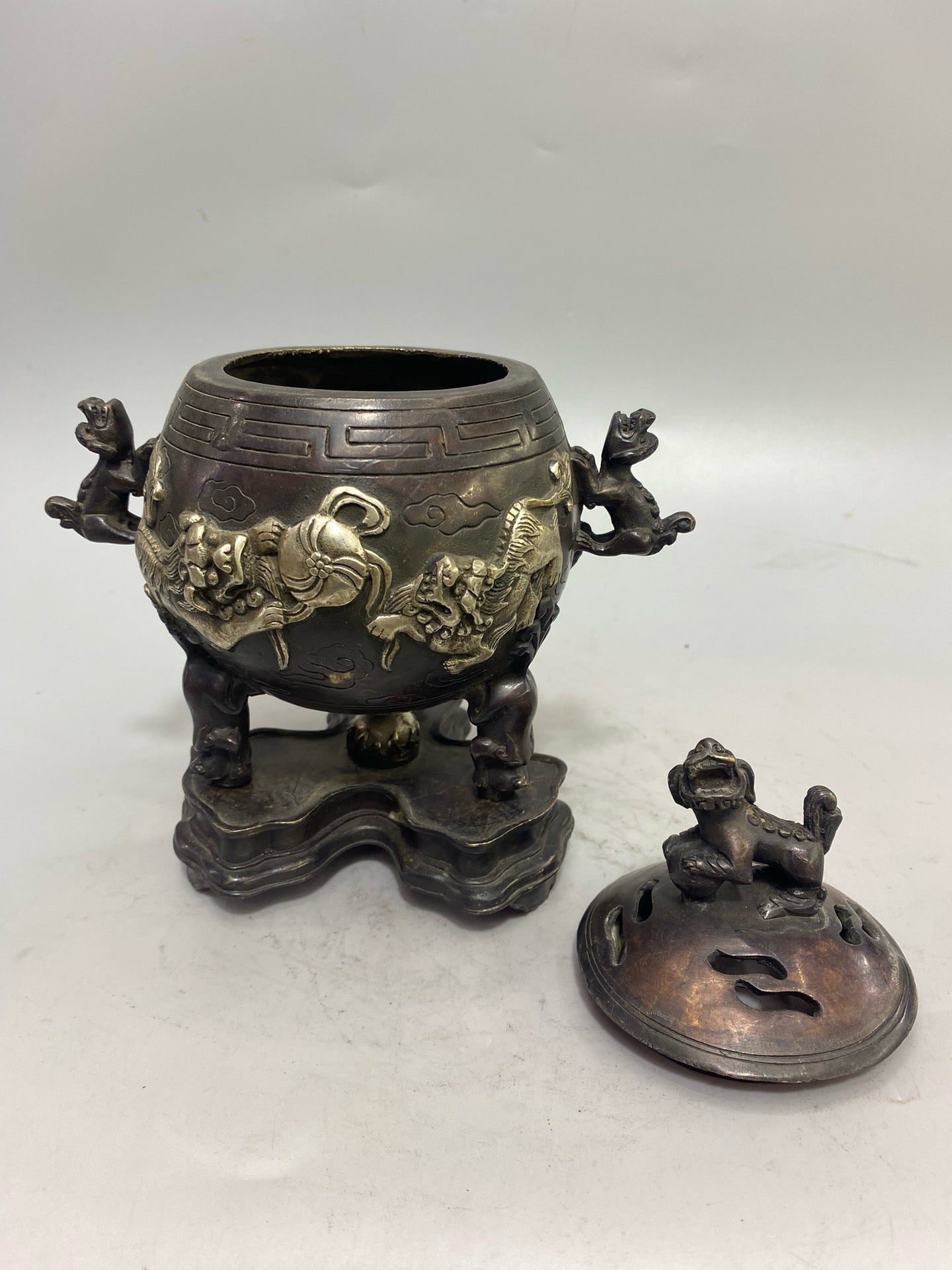 Chinese Antique Pure Copper Gilded Silver Lion Rolling Embroidery Ball Aromatherapy Stove