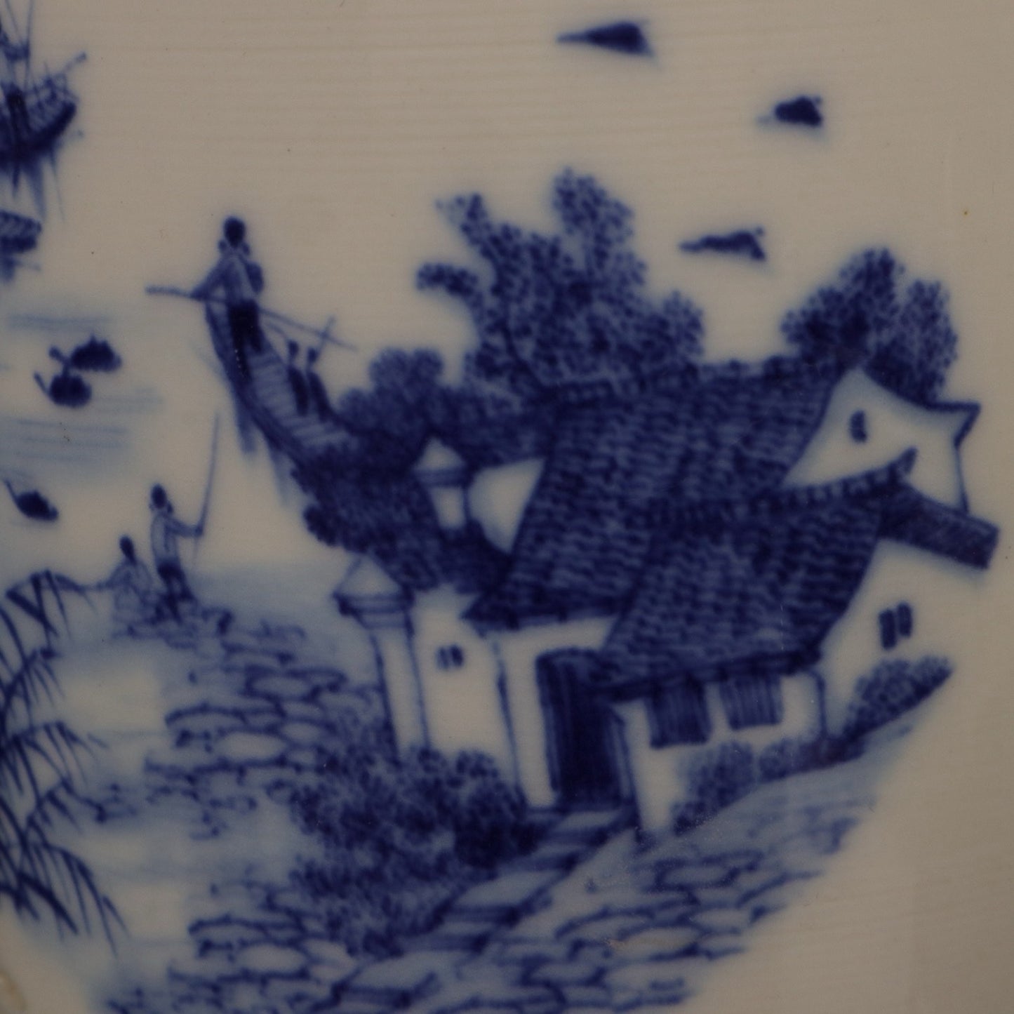 Blue and white Jiangnan water town pattern hollow pen holder