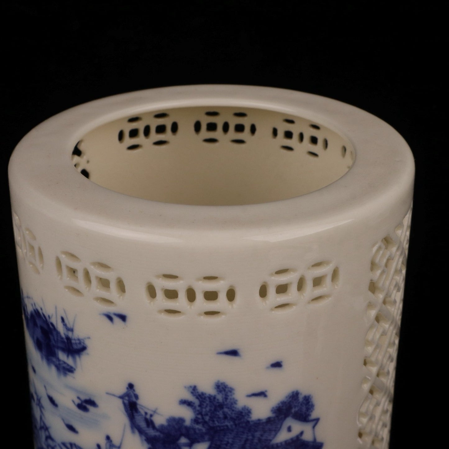 Blue and white Jiangnan water town pattern hollow pen holder