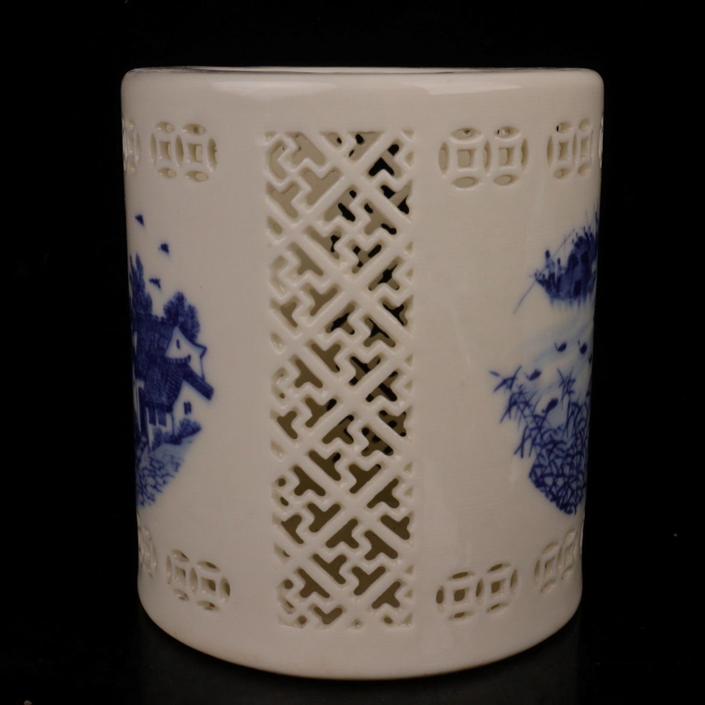 Blue and white Jiangnan water town pattern hollow pen holder