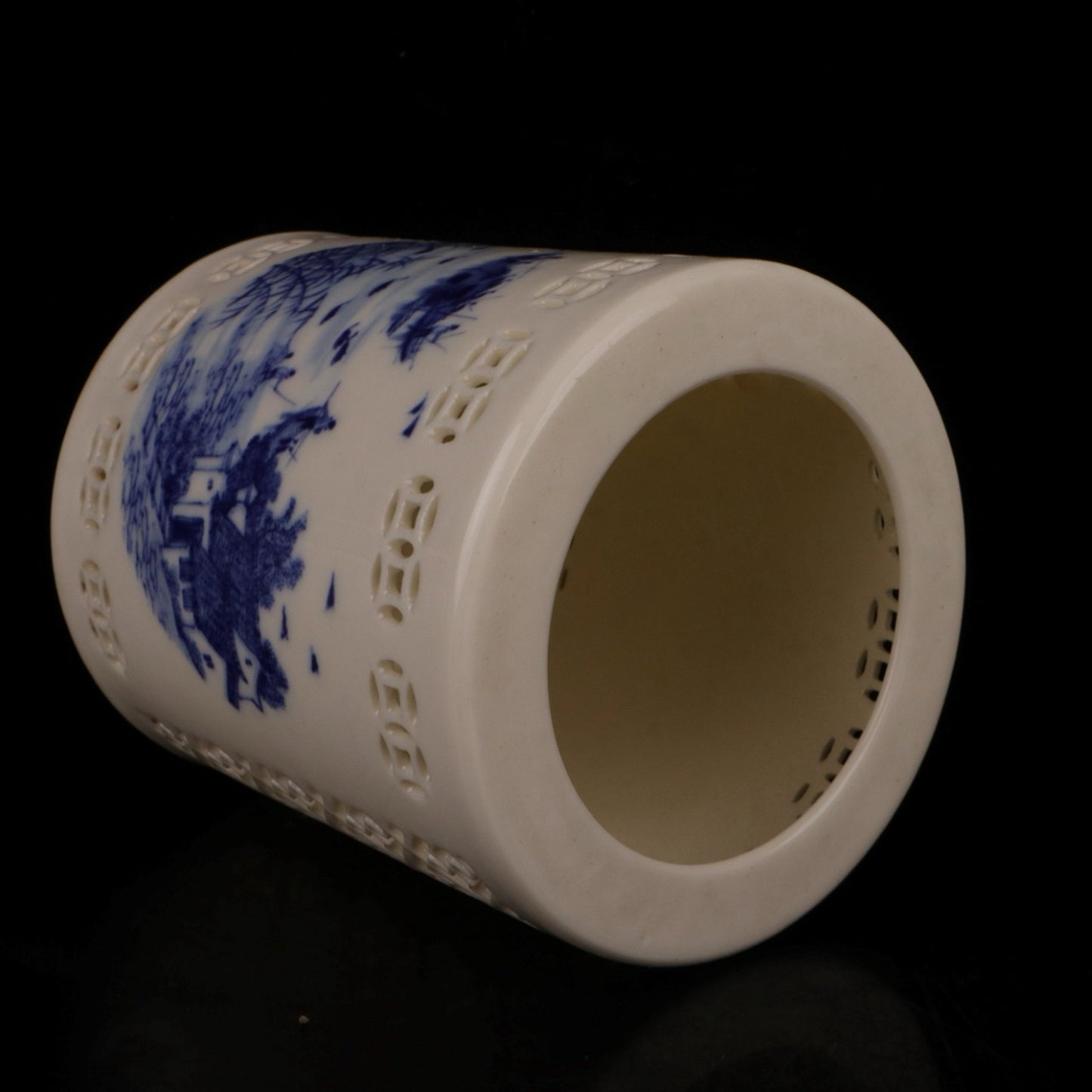 Blue and white Jiangnan water town pattern hollow pen holder