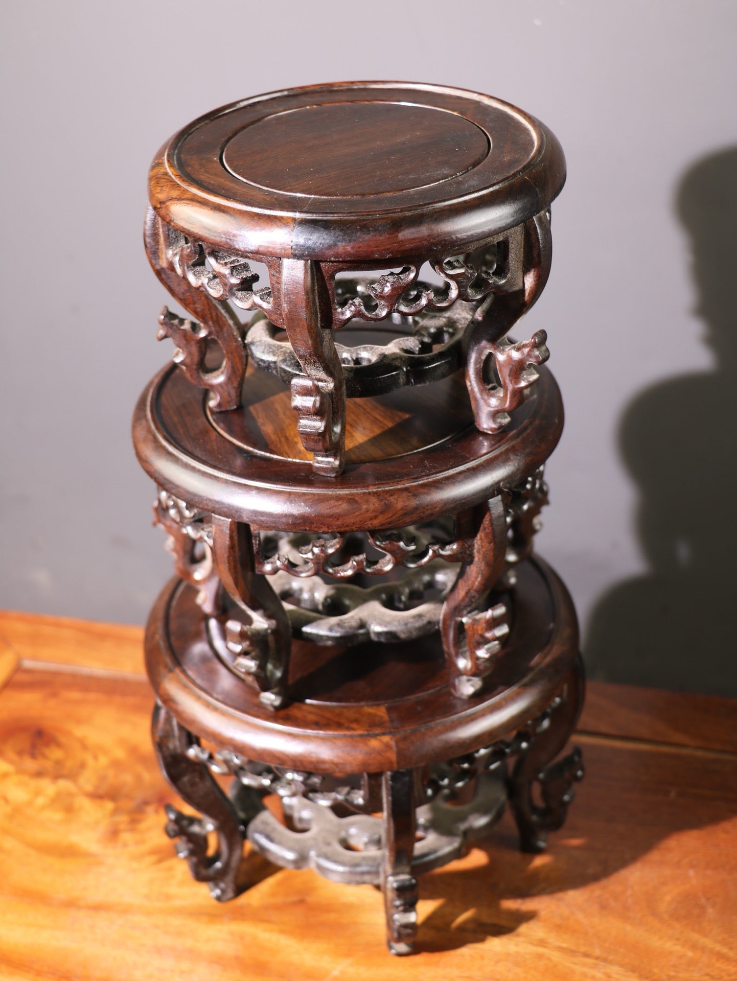 Chinese antique rosewood bent leg base ornament