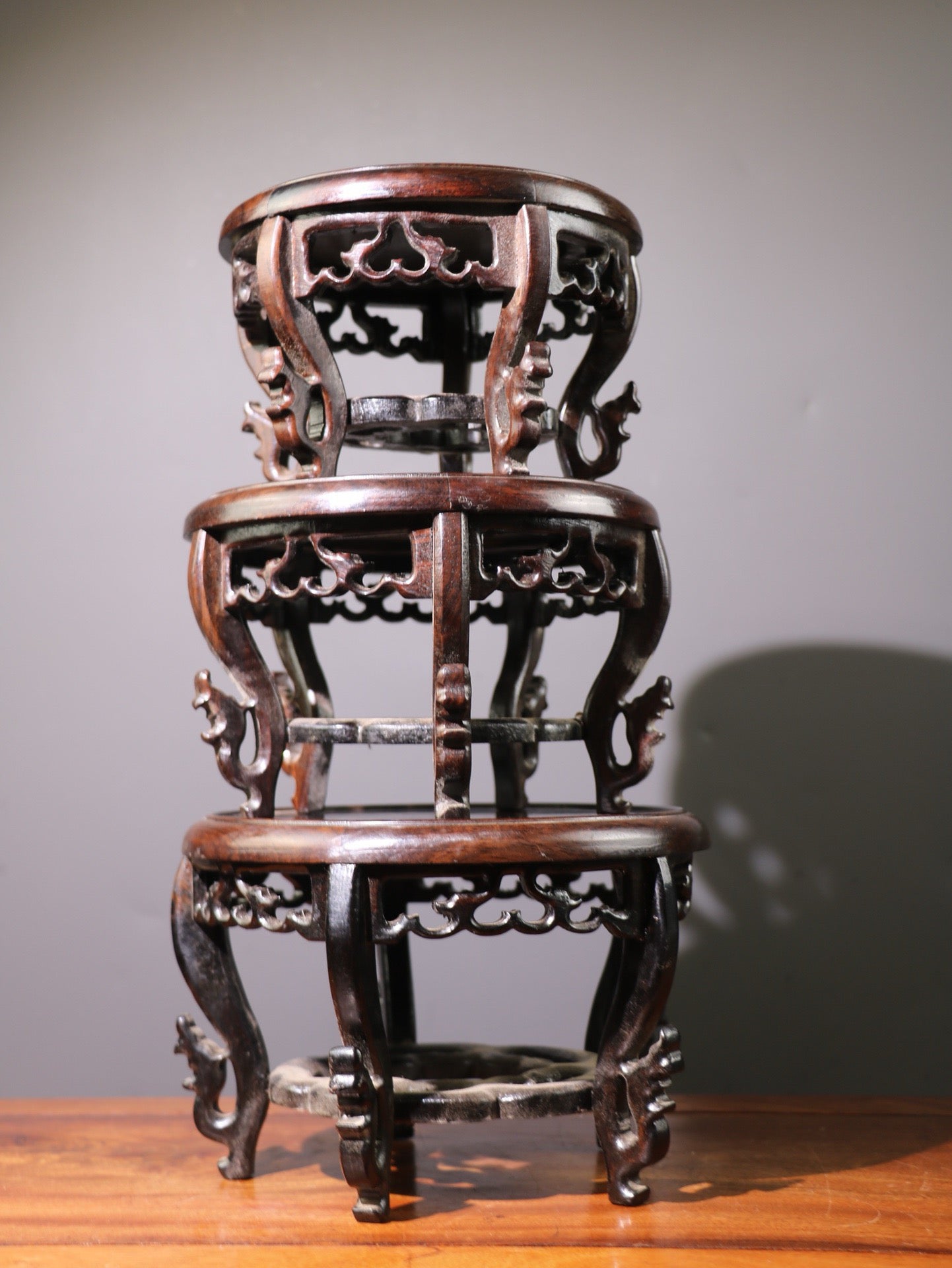 Chinese antique rosewood bent leg base ornament