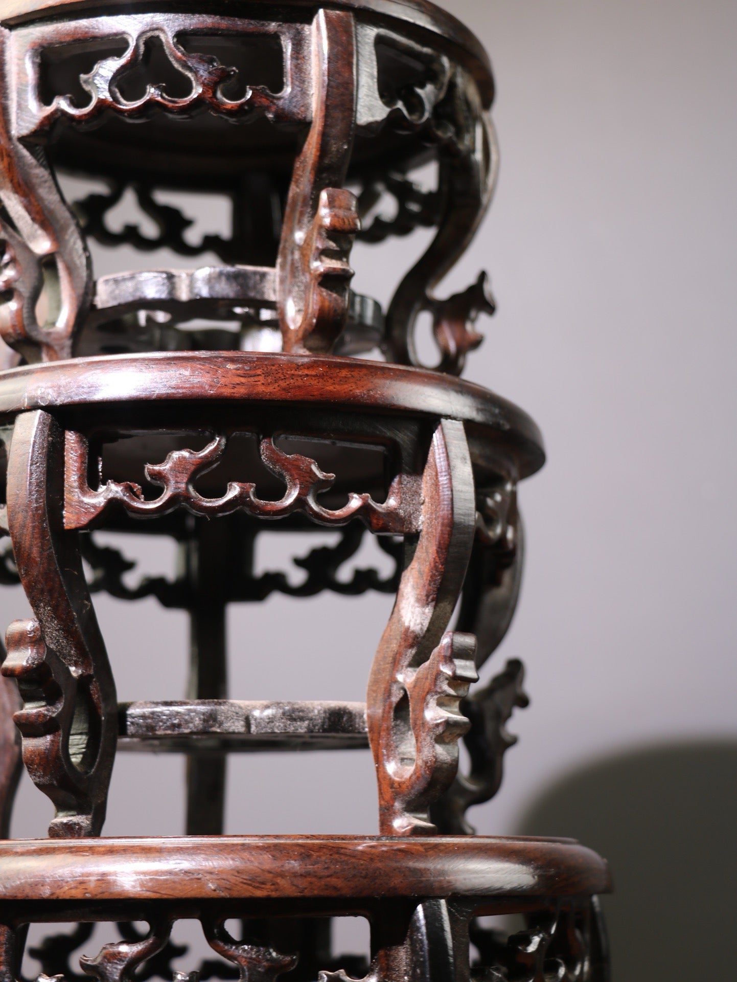 Chinese antique rosewood bent leg base ornament