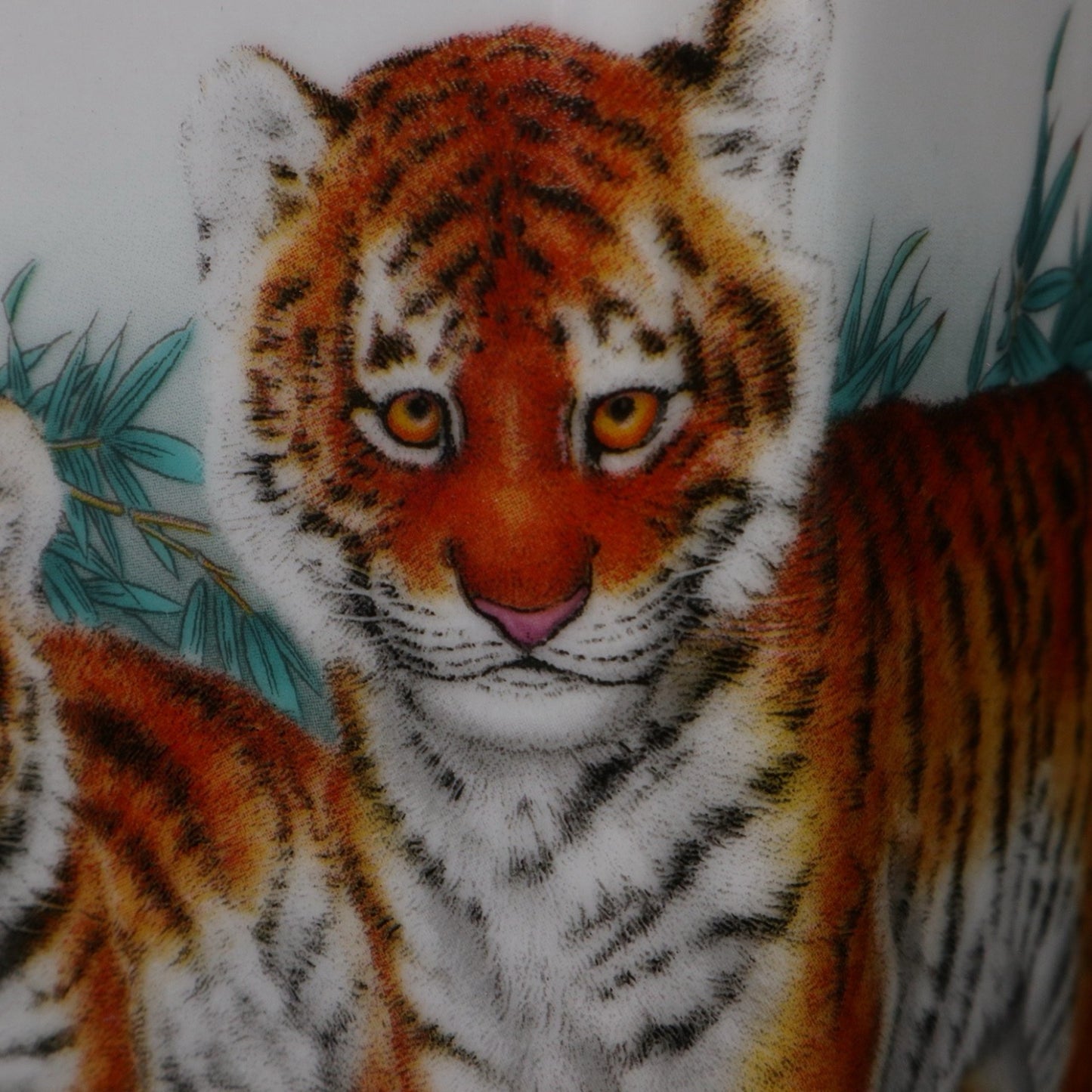 Pink Double Tiger Offering Auspicious Pattern Square Pen Holder