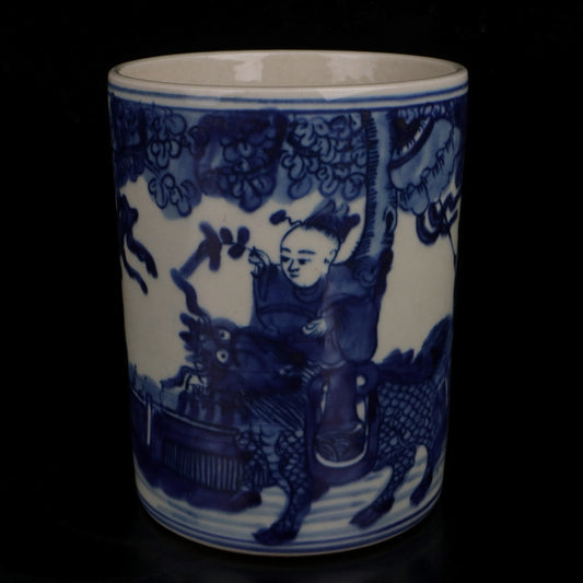 Blue and white Kirin gift pattern pen holder