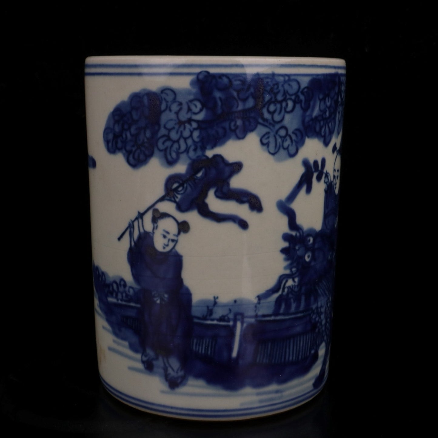 Blue and white Kirin gift pattern pen holder