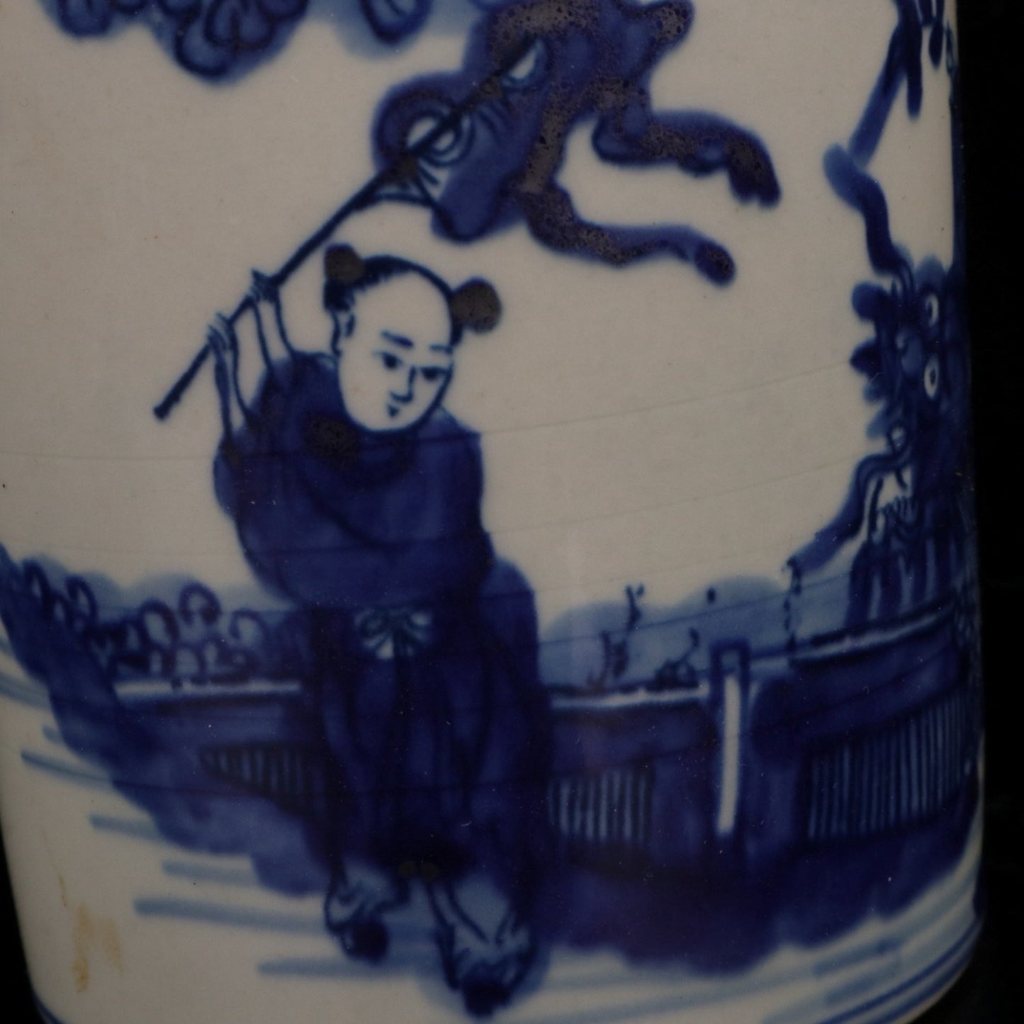 Blue and white Kirin gift pattern pen holder