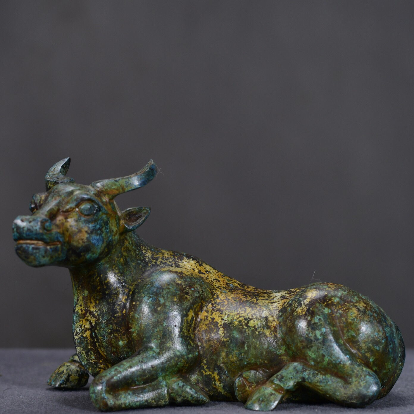 Chinese antique bronze ox statue