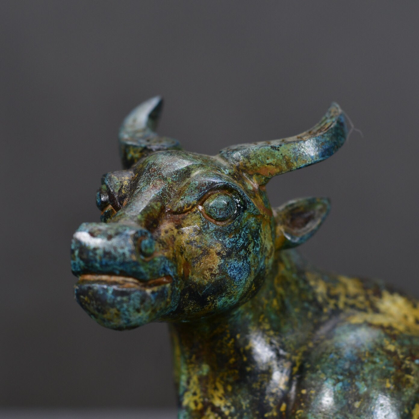 Chinese antique bronze ox statue