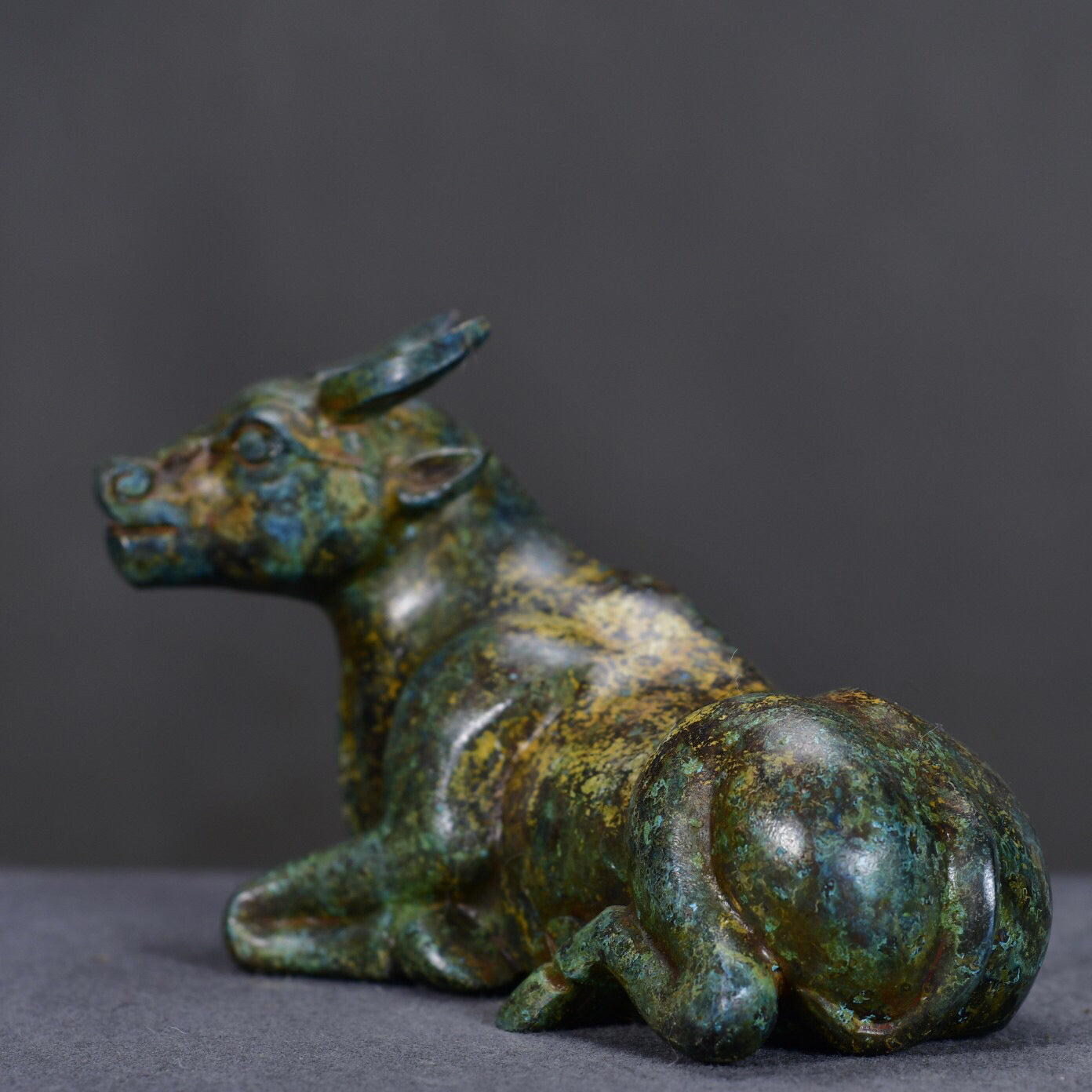 Chinese antique bronze ox statue