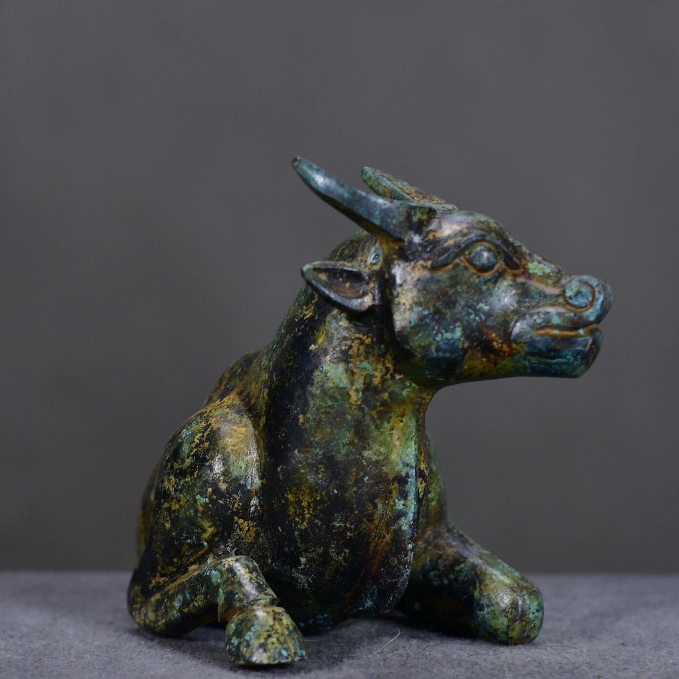 Chinese antique bronze ox statue