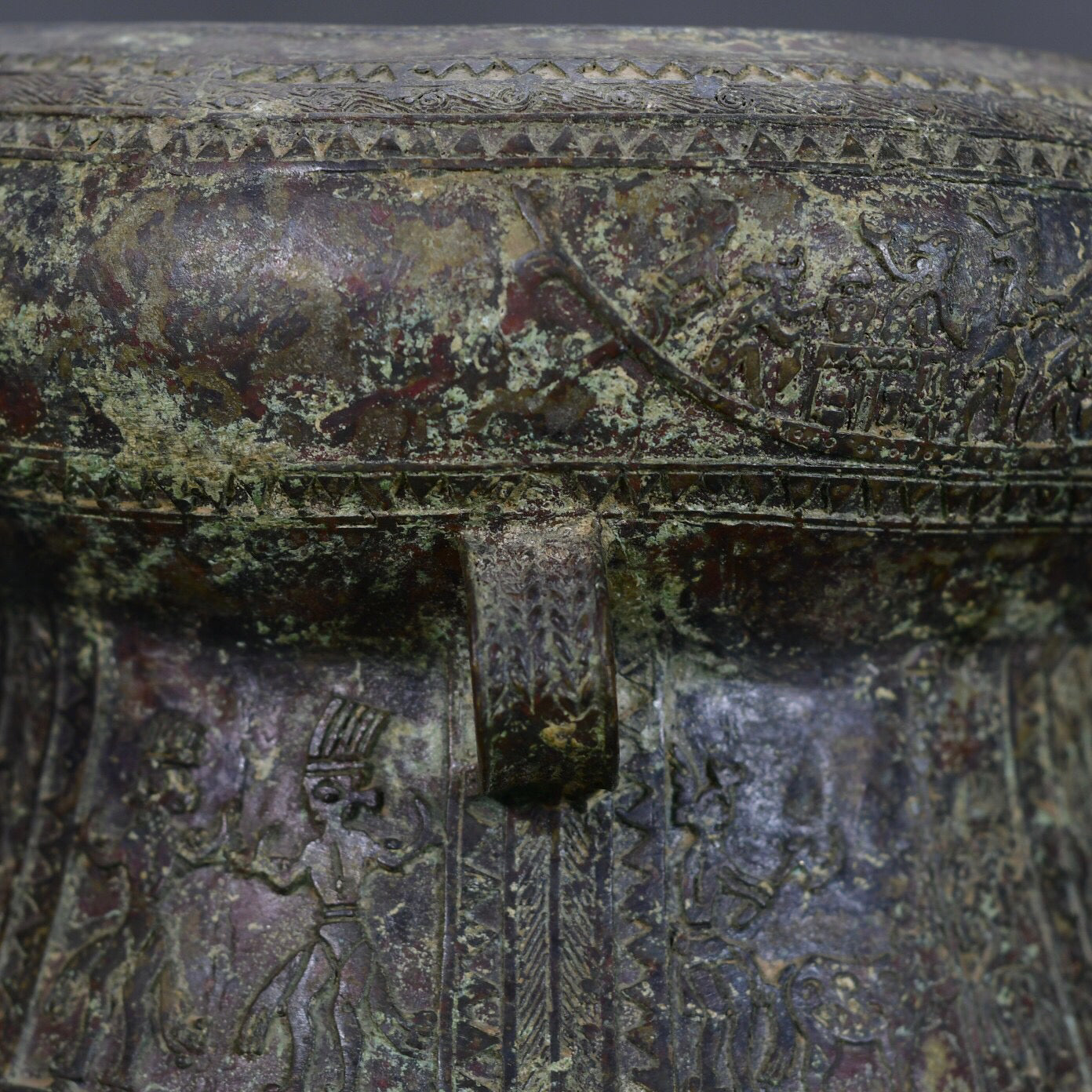 Chinese antique bronze hunting pattern drum