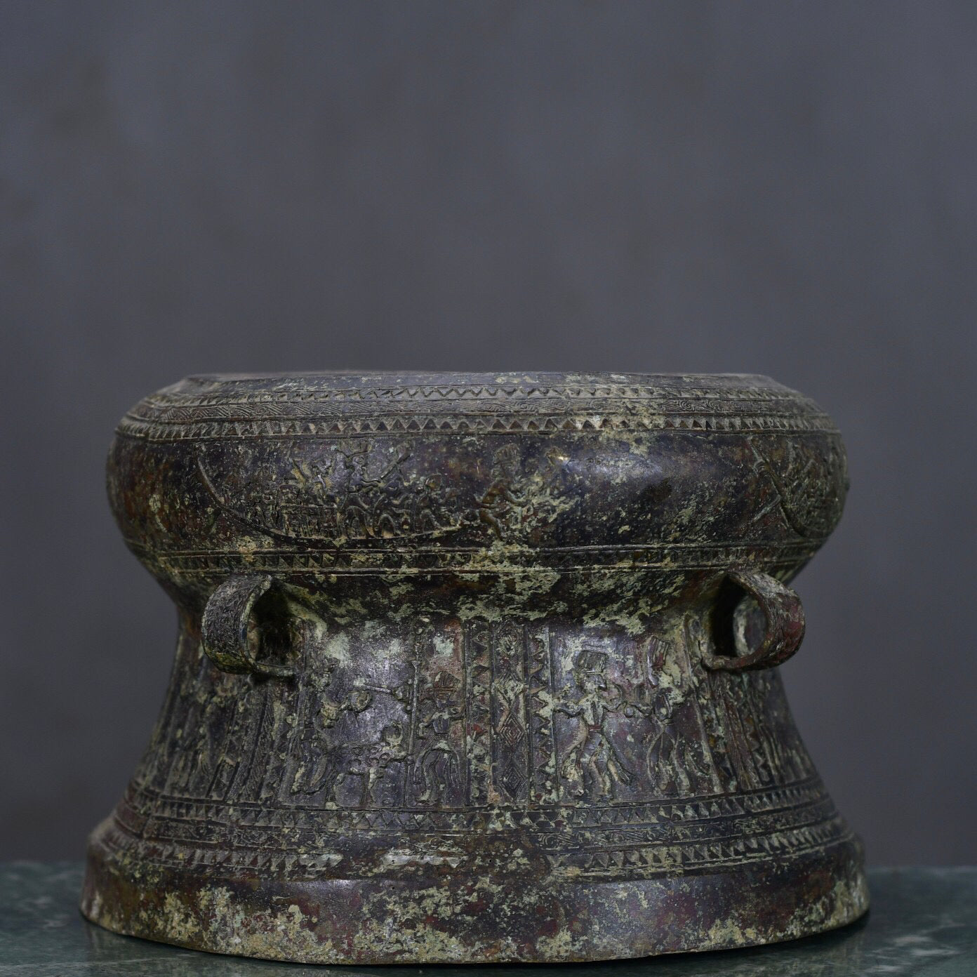 Chinese antique bronze hunting pattern drum