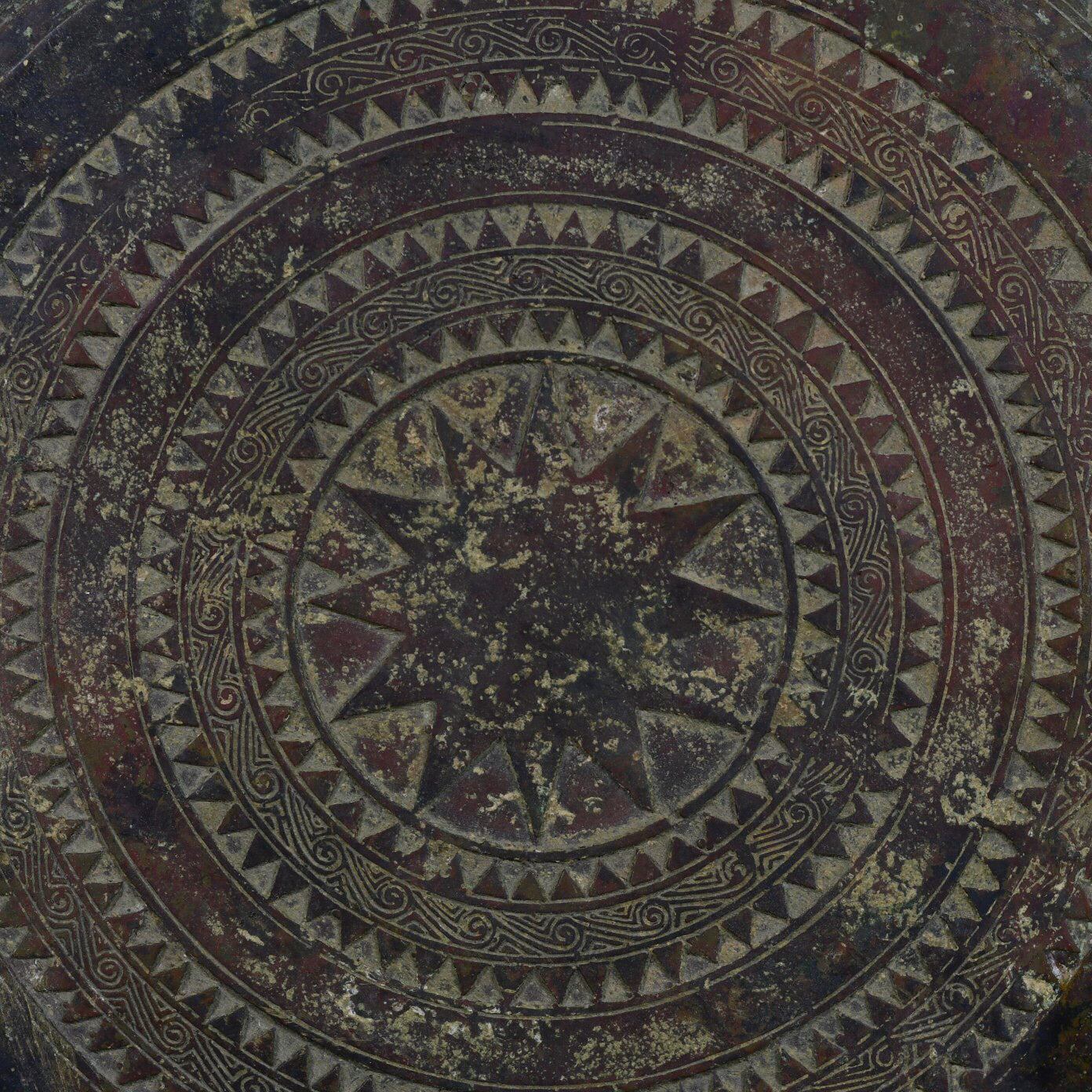 Chinese antique bronze hunting pattern drum