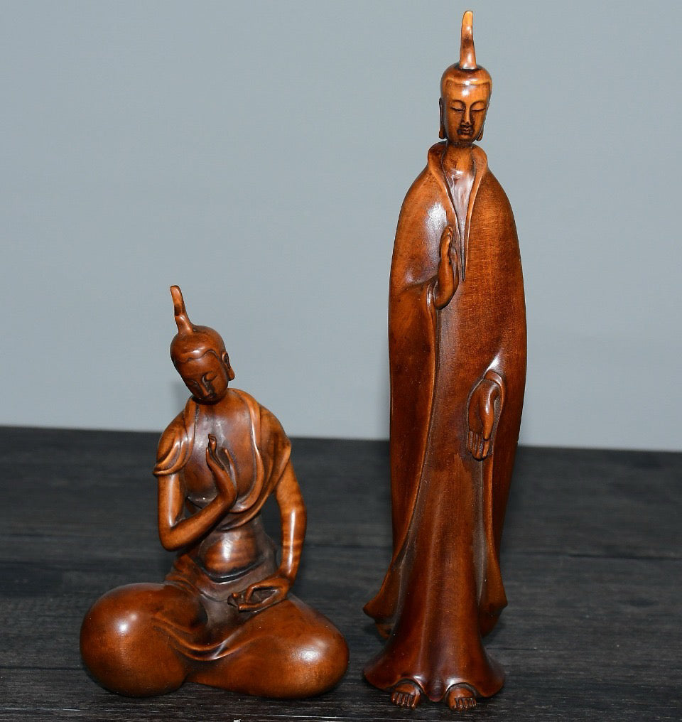 Small leaved boxwood ornament with one Buddha and two disciples