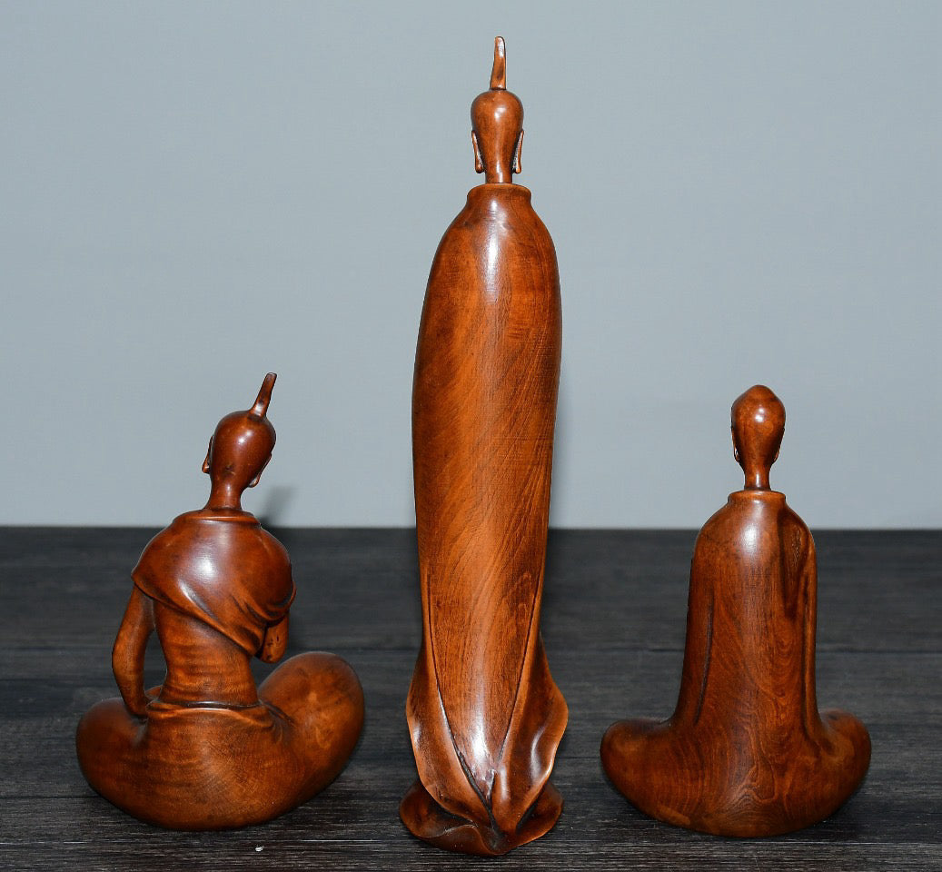 Small leaved boxwood ornament with one Buddha and two disciples