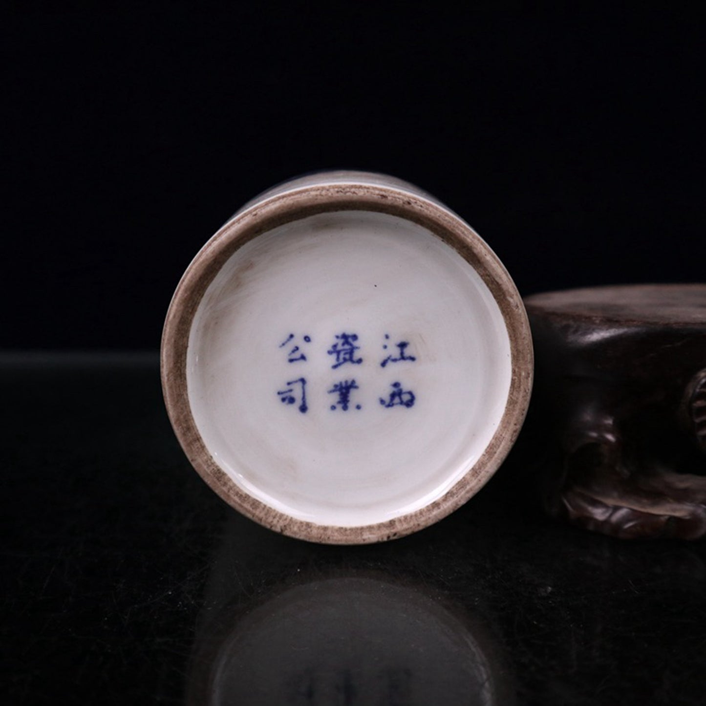 Blue and white enamel red brocade chicken pattern pen holder