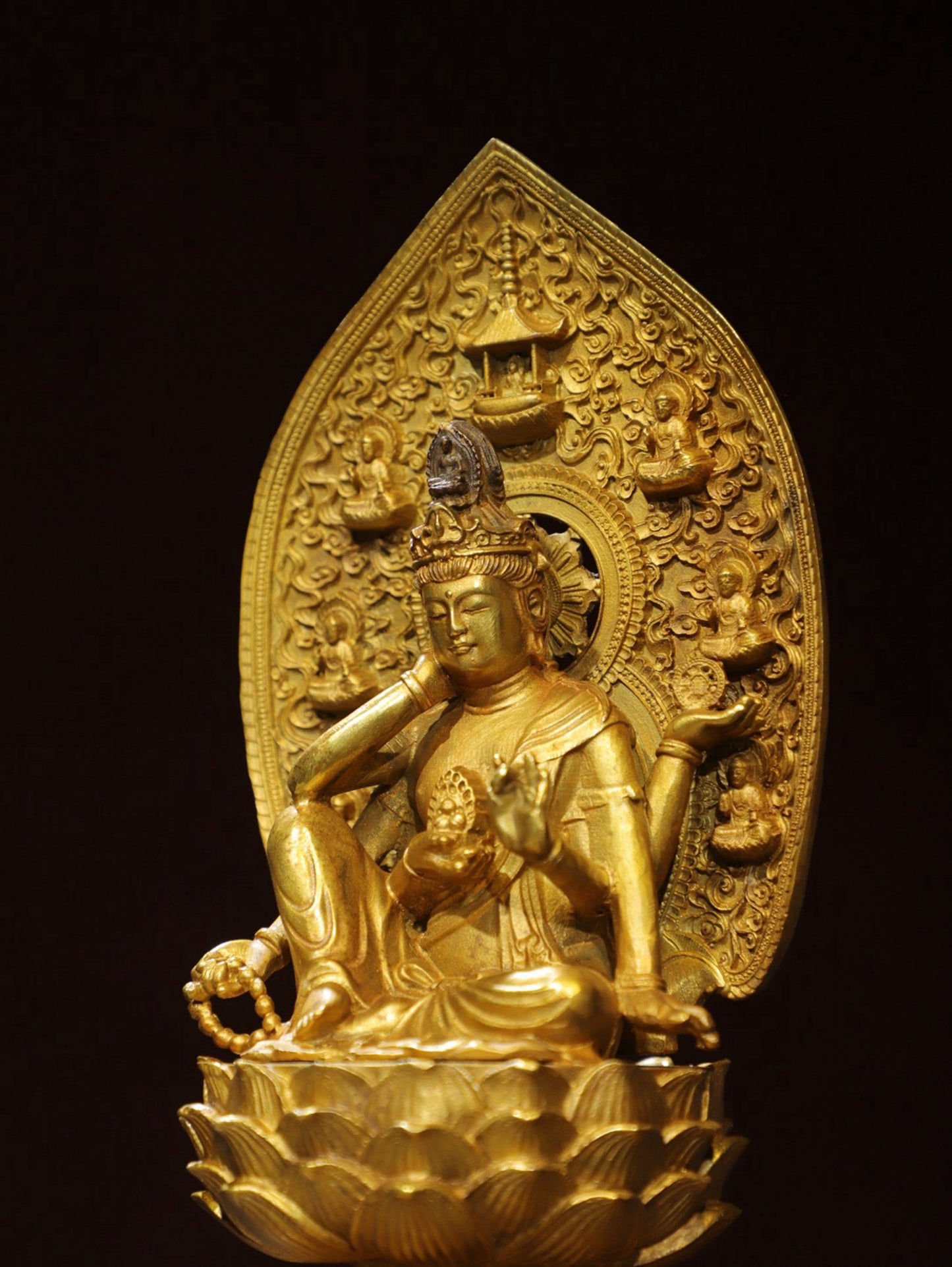Bronze gilded statue of Guanyin with six arms, Buddha statue