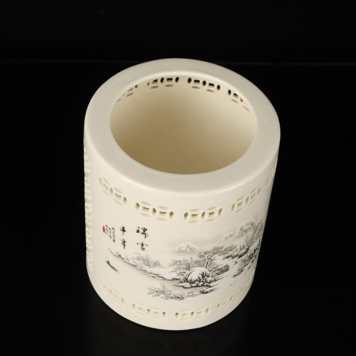 Ceramic hollow ink colored snow landscape landscape pattern pen holder