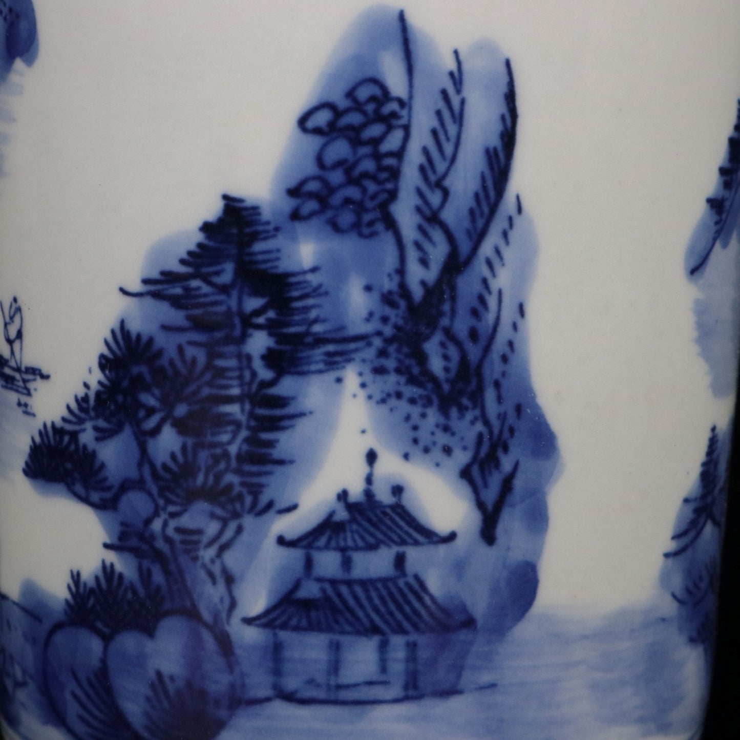 Blue and white landscape patterned small pen holder