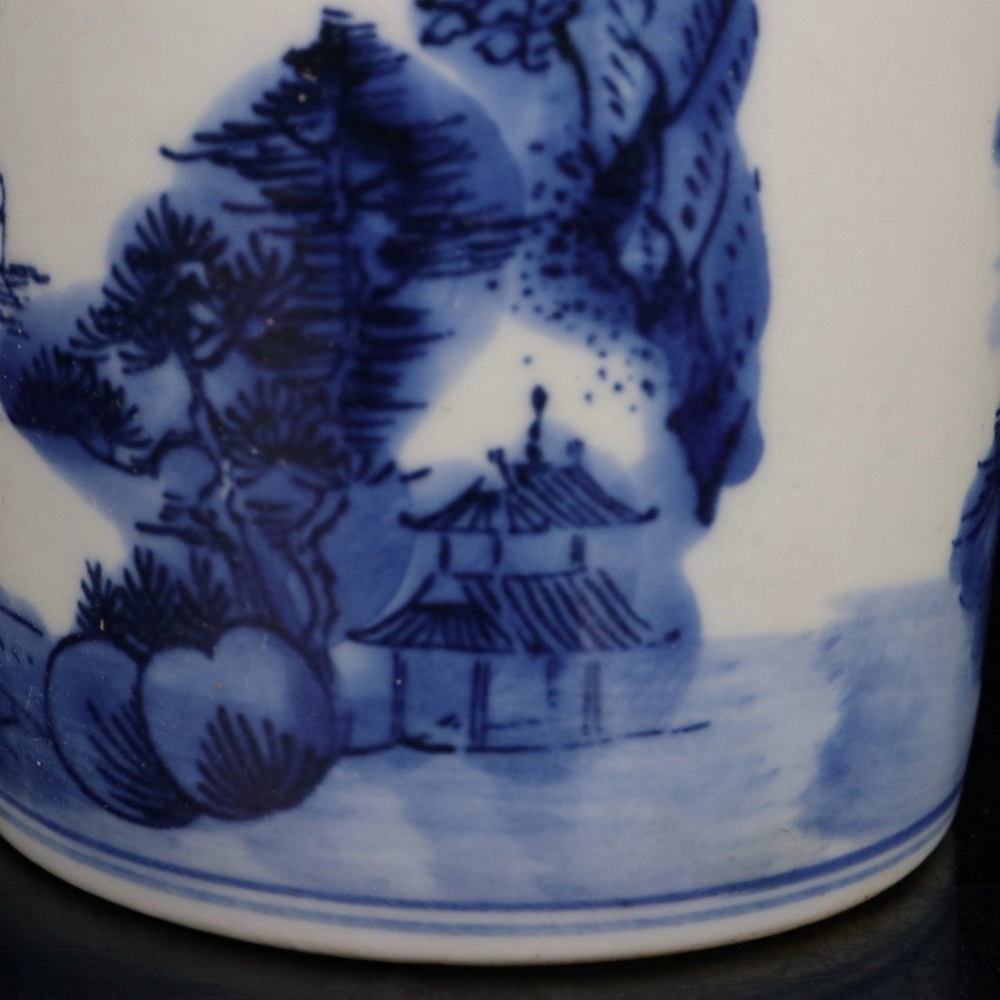 Blue and white landscape patterned small pen holder