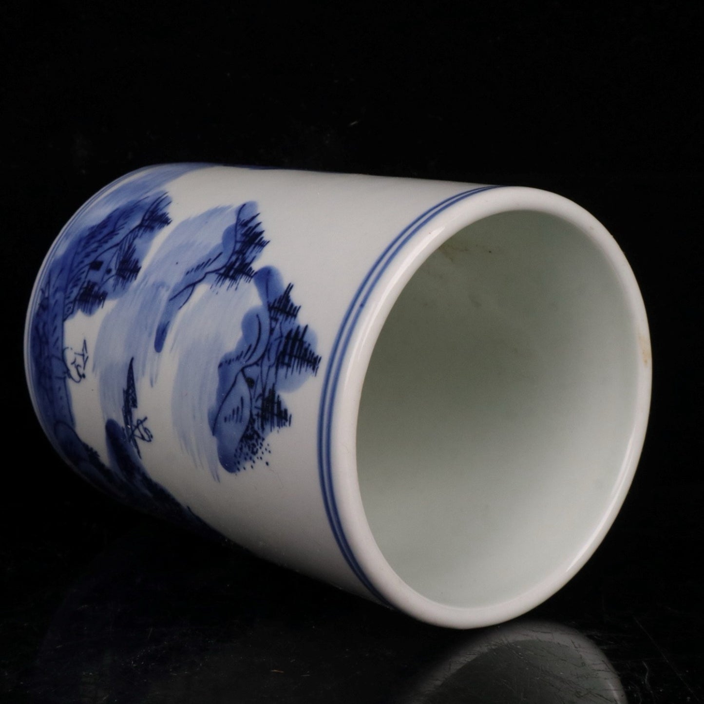 Blue and white landscape patterned small pen holder
