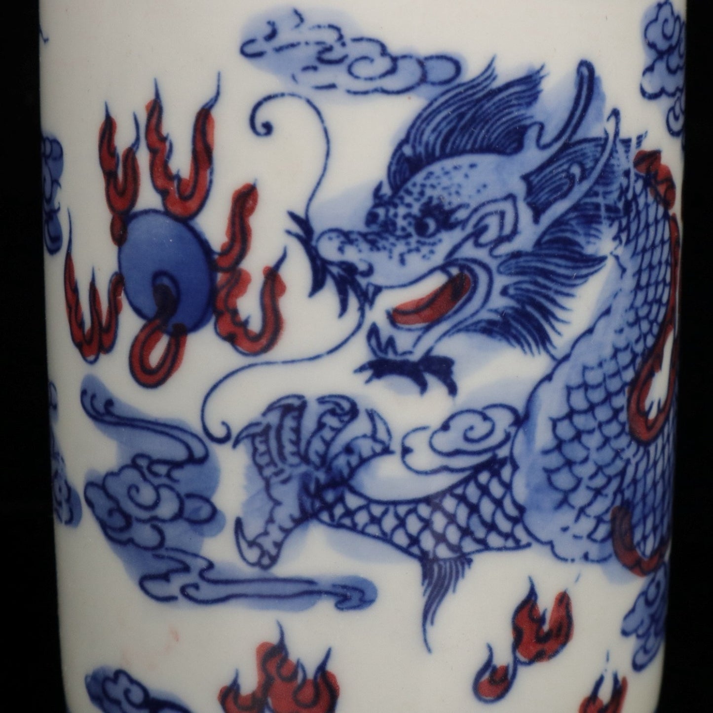 Blue and white glazed red cloud dragon patterned small pen holder