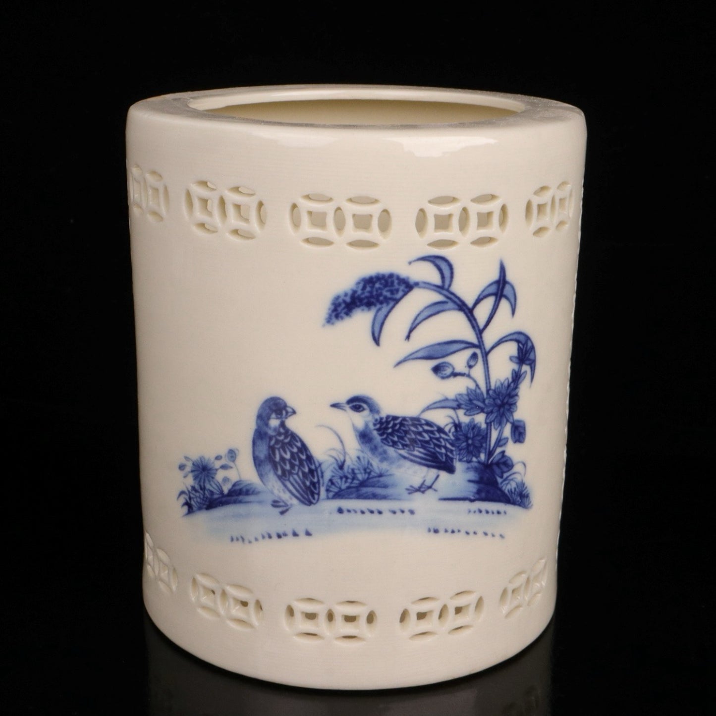 Blue and white hollow flower and bird pattern pen holder