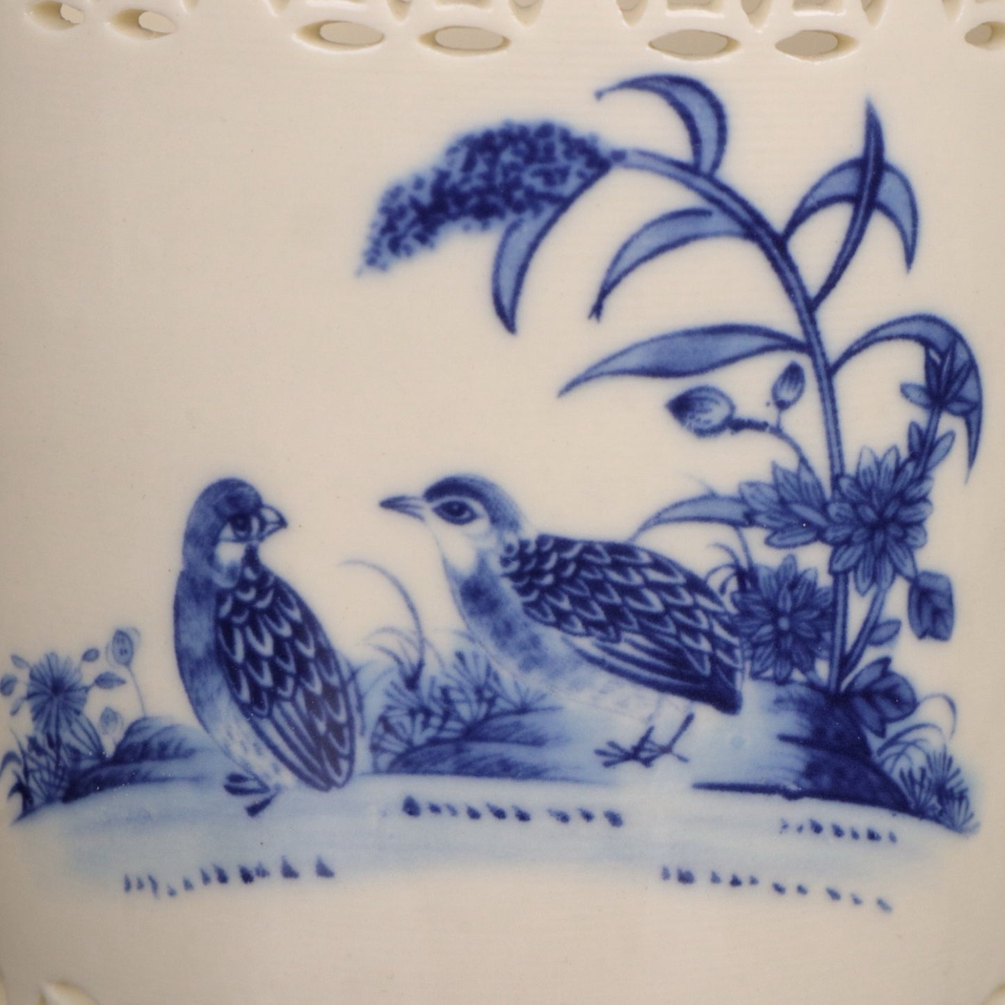 Blue and white hollow flower and bird pattern pen holder
