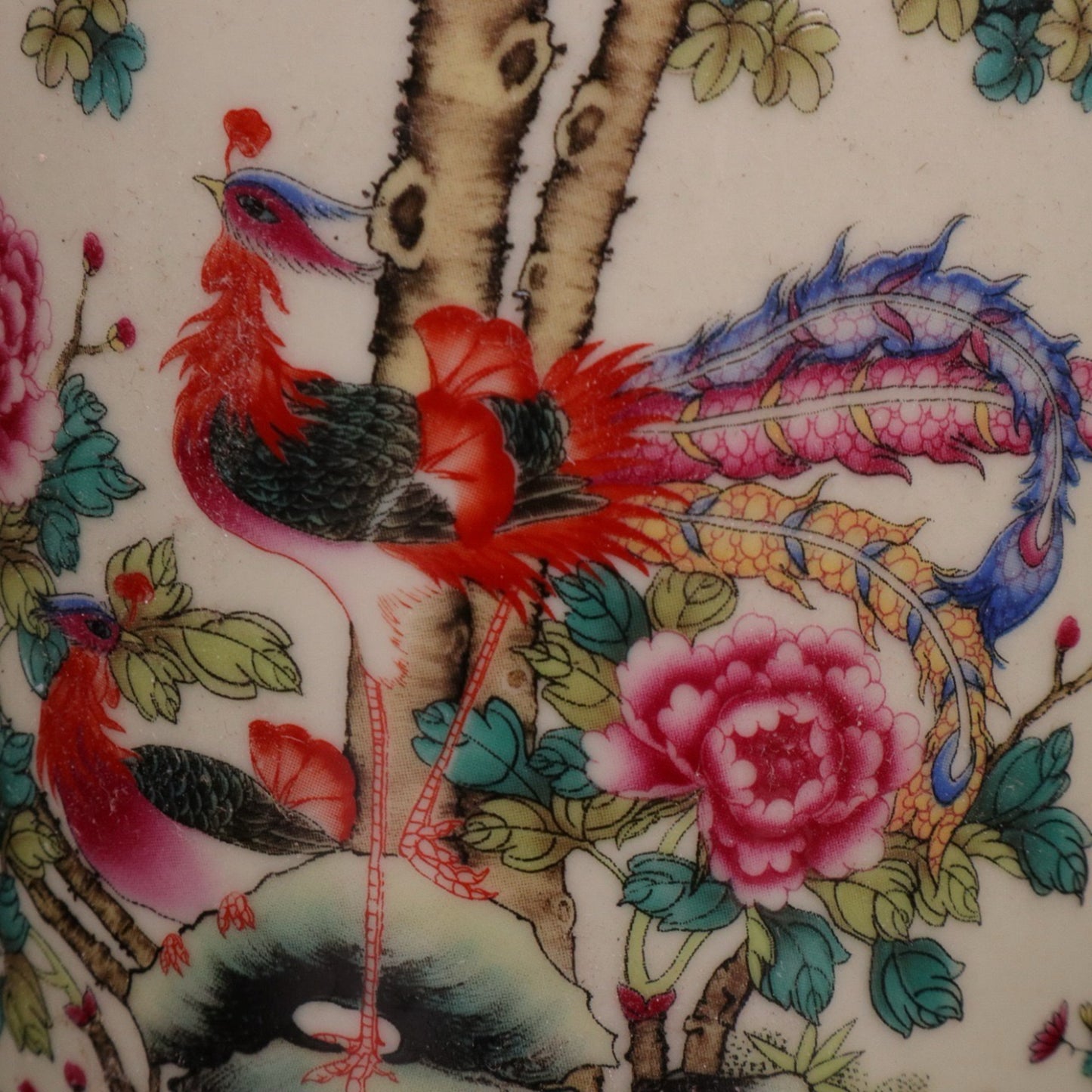 A pair of pink Xiangfeng Laiyi patterned pen holders