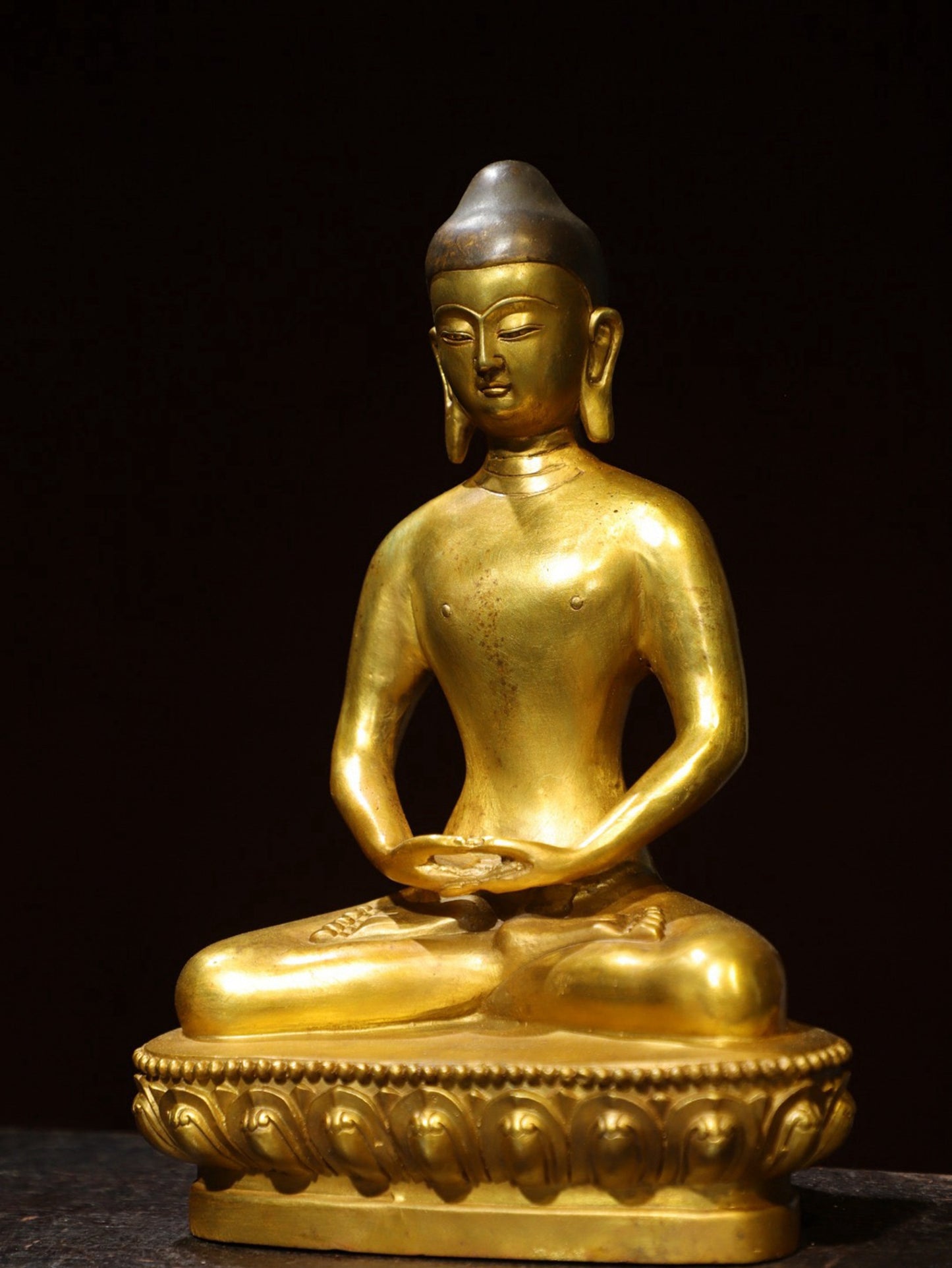 Bronze gilded Buddha statue of Shakyamuni