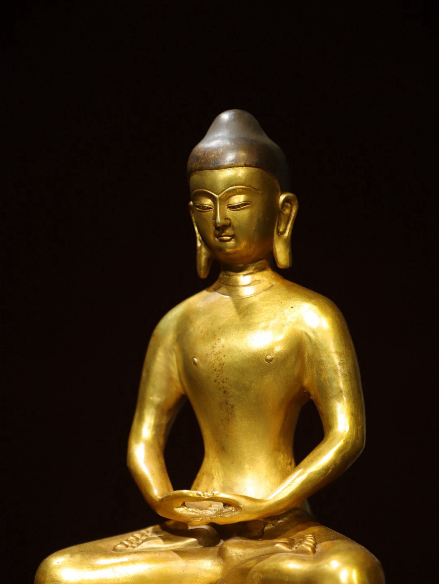 Bronze gilded Buddha statue of Shakyamuni