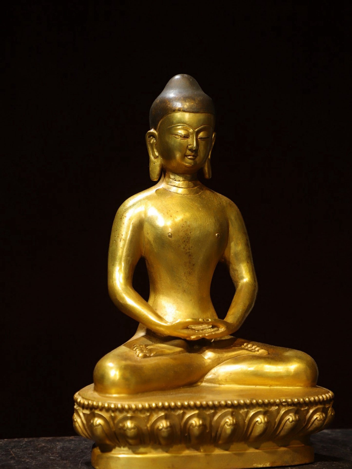 Bronze gilded Buddha statue of Shakyamuni