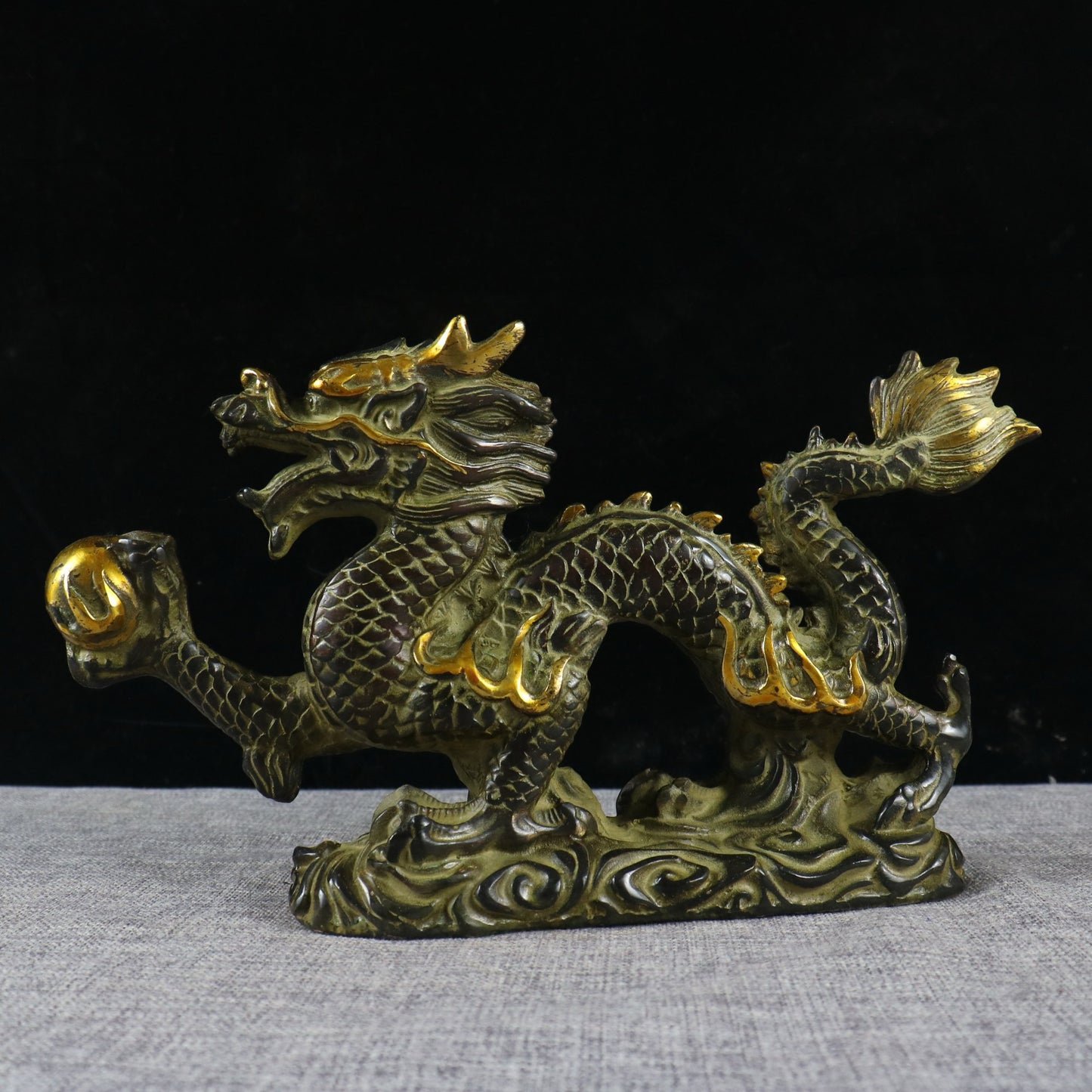 Dragon crawling dragon