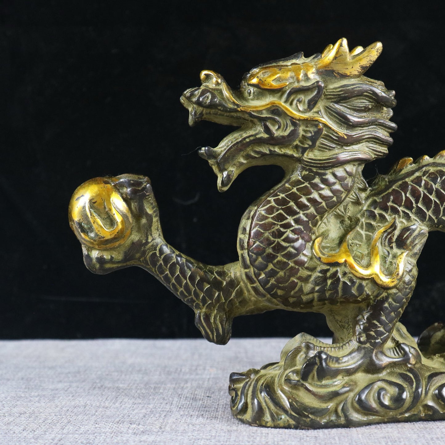 Dragon crawling dragon