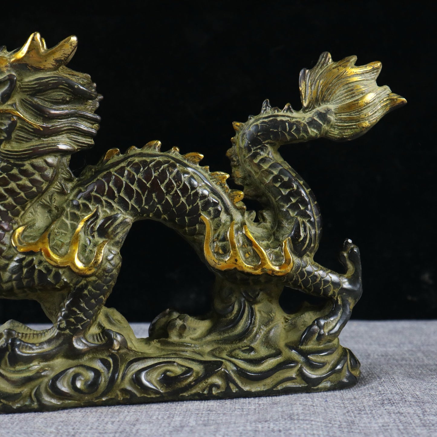 Dragon crawling dragon
