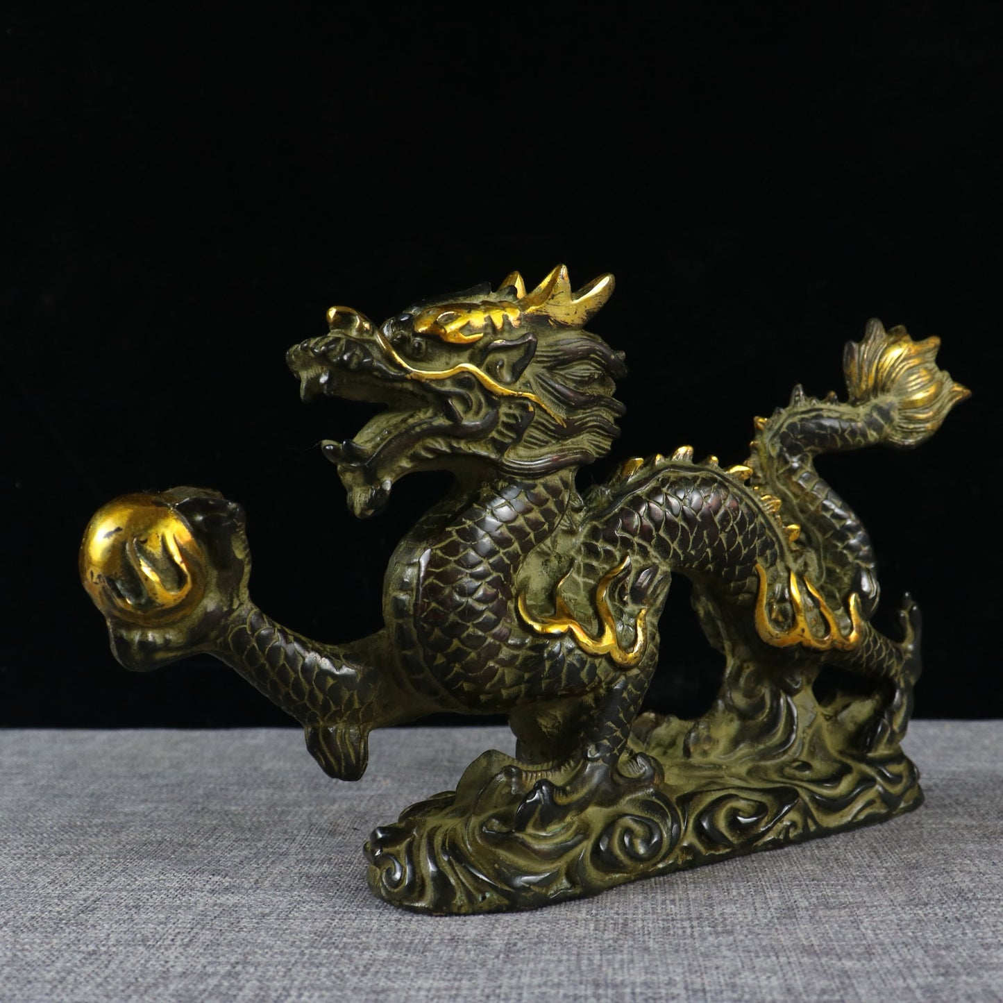 Dragon crawling dragon