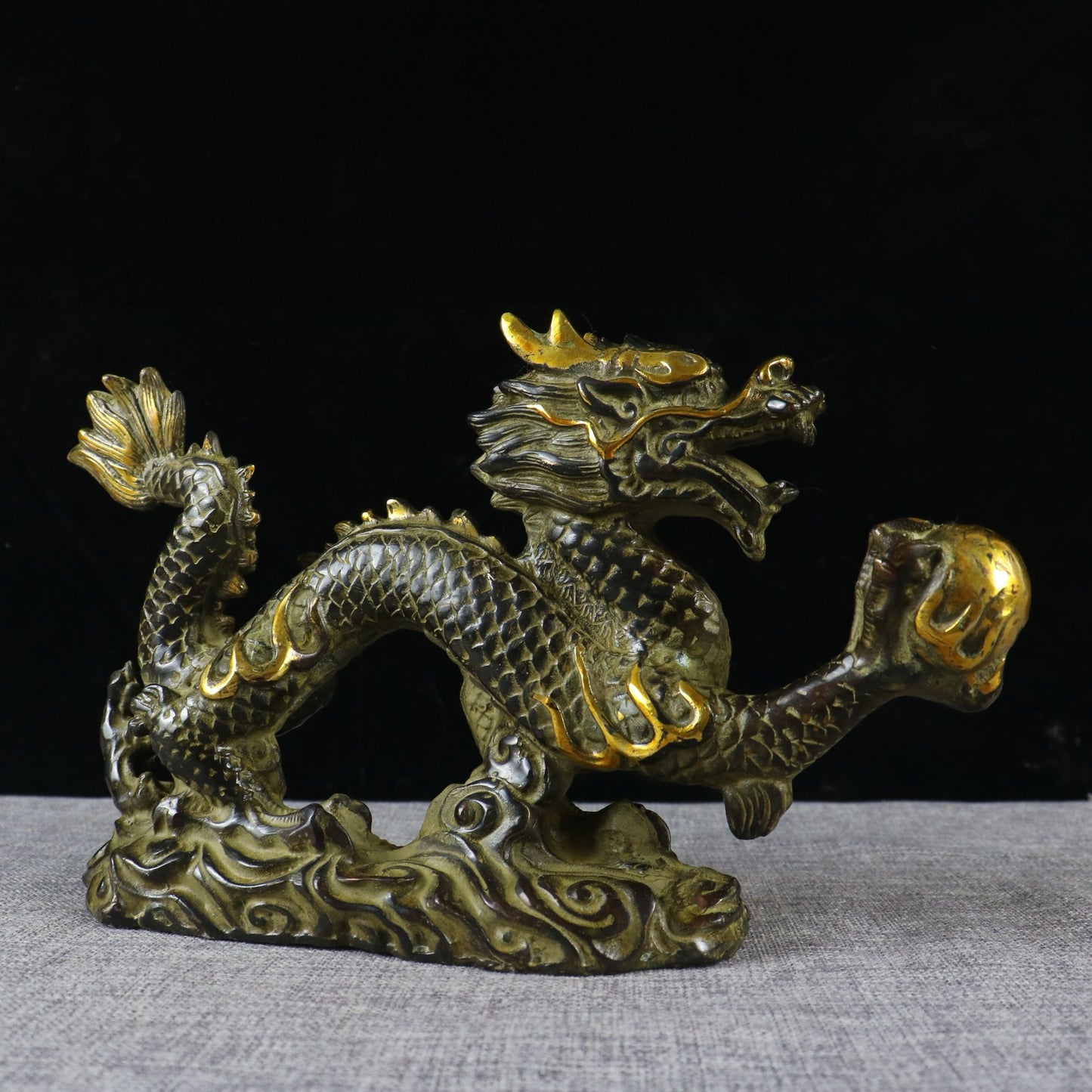 Dragon crawling dragon