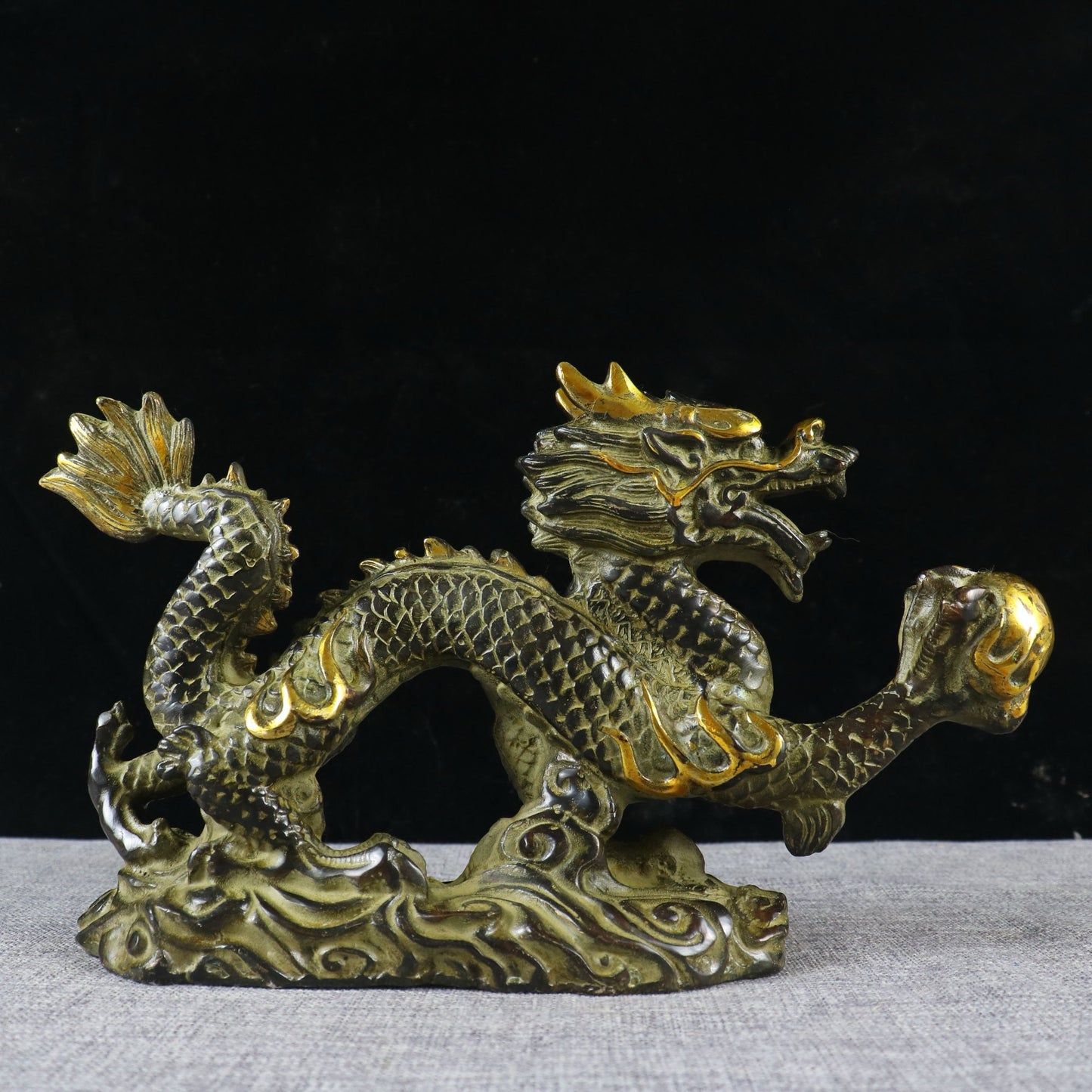 Dragon crawling dragon