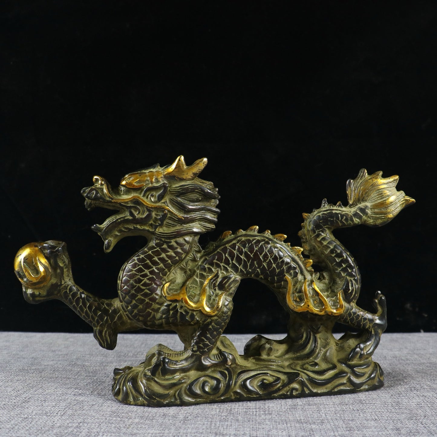 Dragon crawling dragon