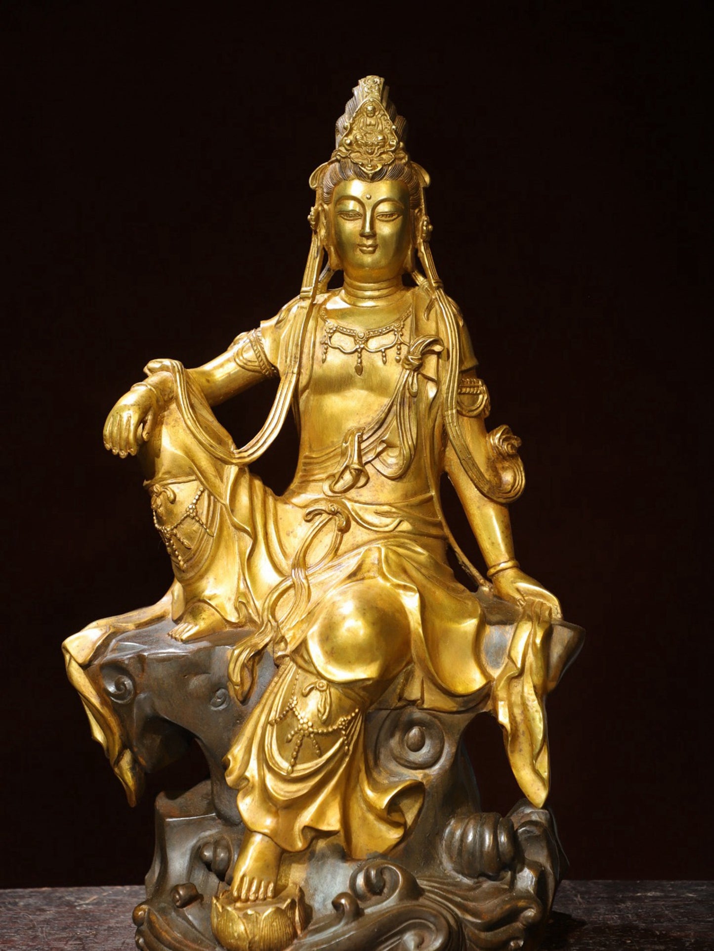 Bronze gilded statue of the Free Guanyin Buddha