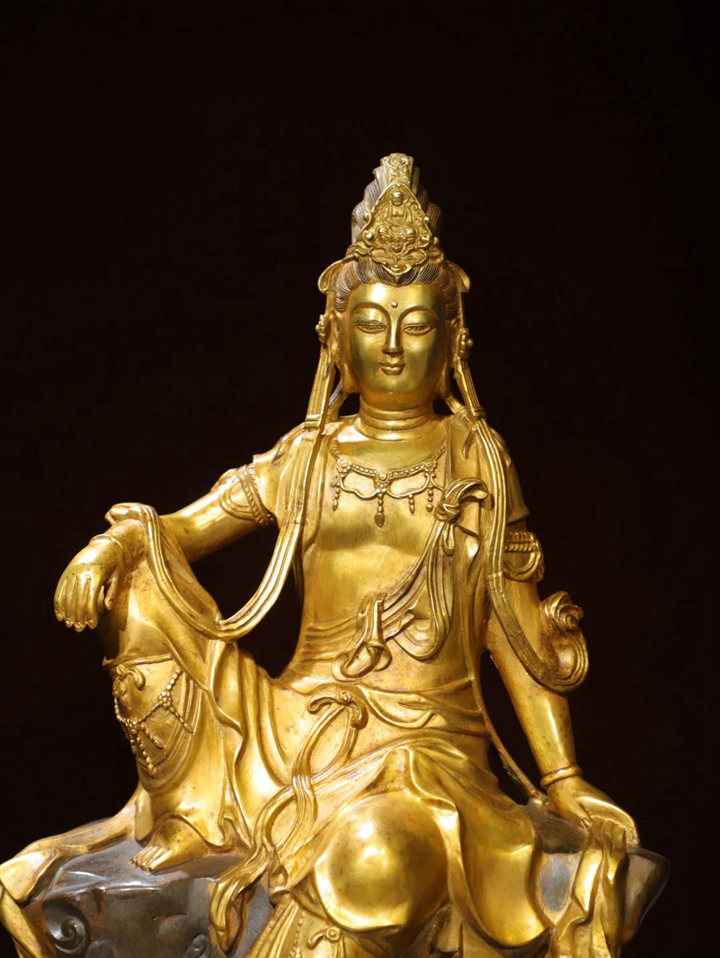 Bronze gilded statue of the Free Guanyin Buddha