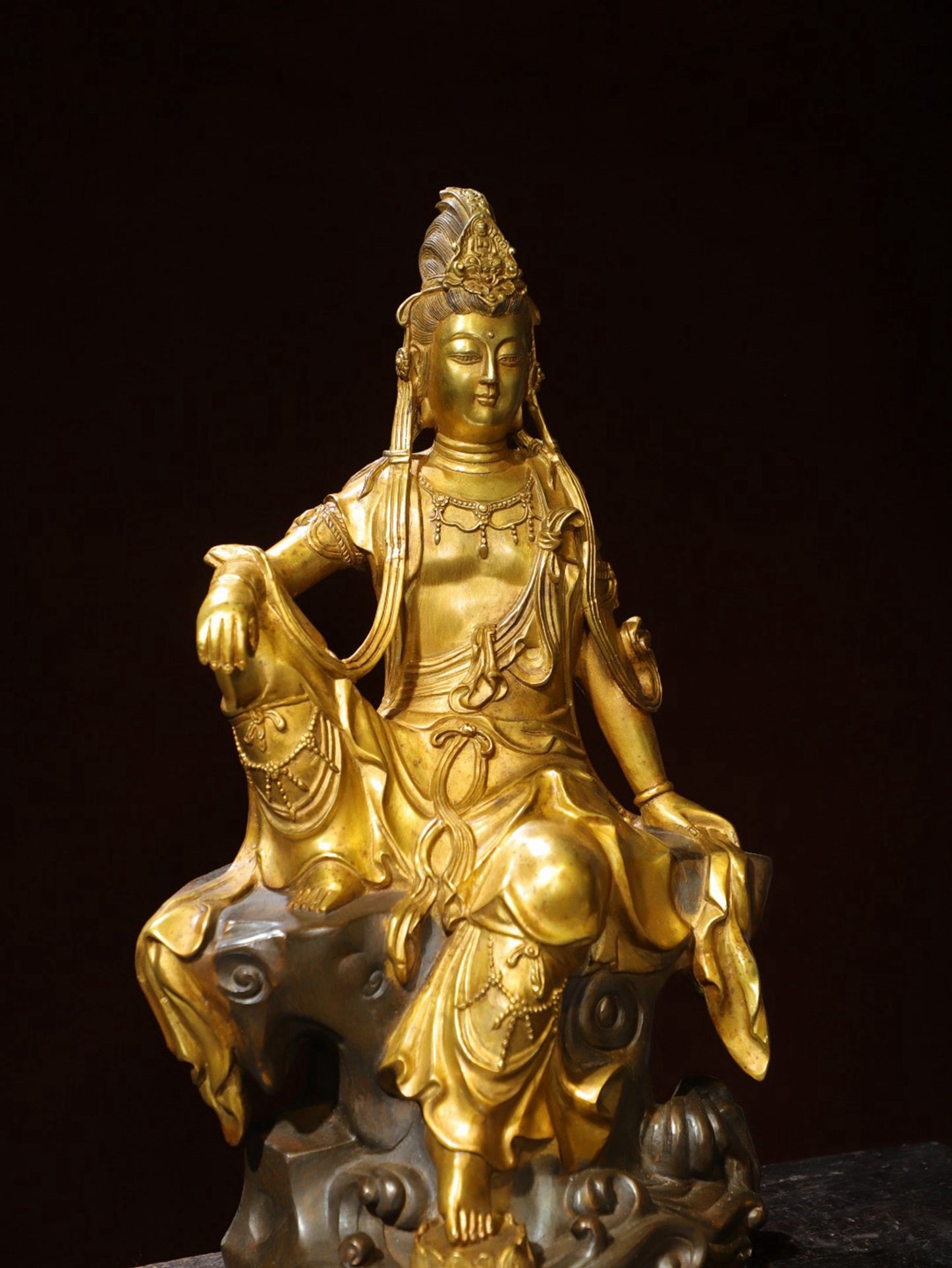 Bronze gilded statue of the Free Guanyin Buddha