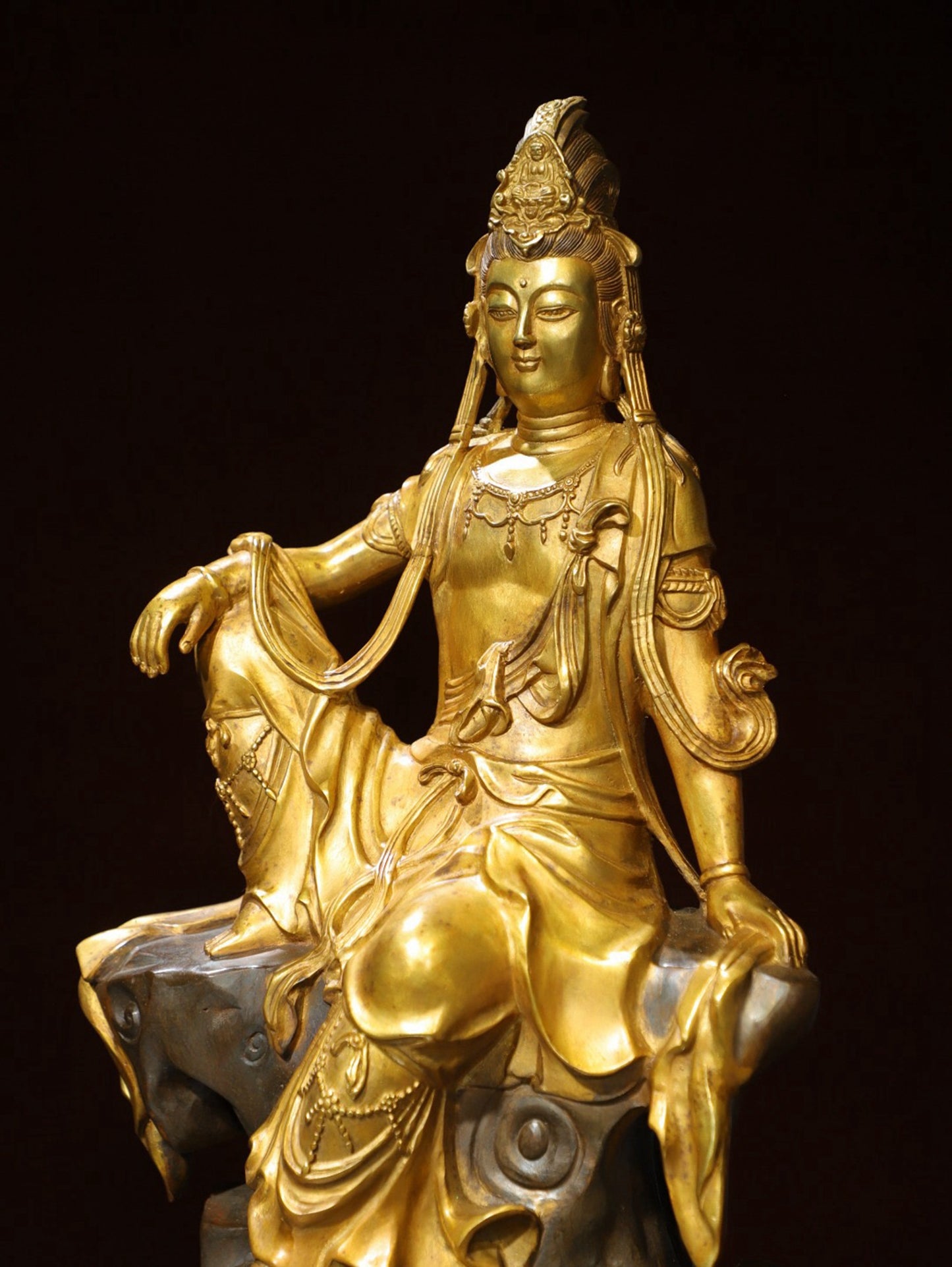 Bronze gilded statue of the Free Guanyin Buddha