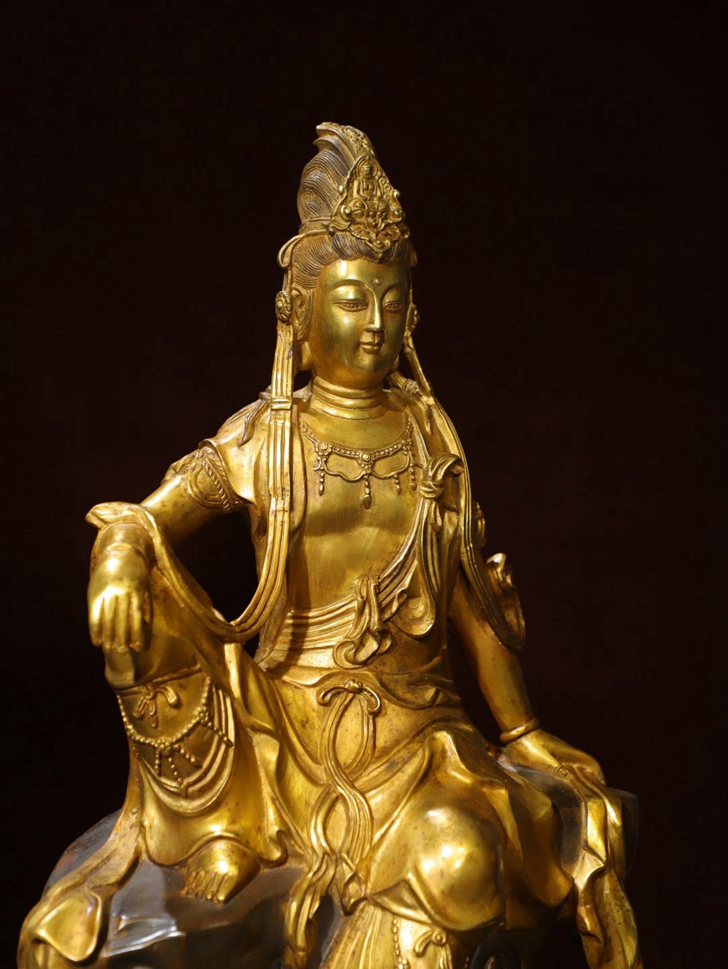 Bronze gilded statue of the Free Guanyin Buddha